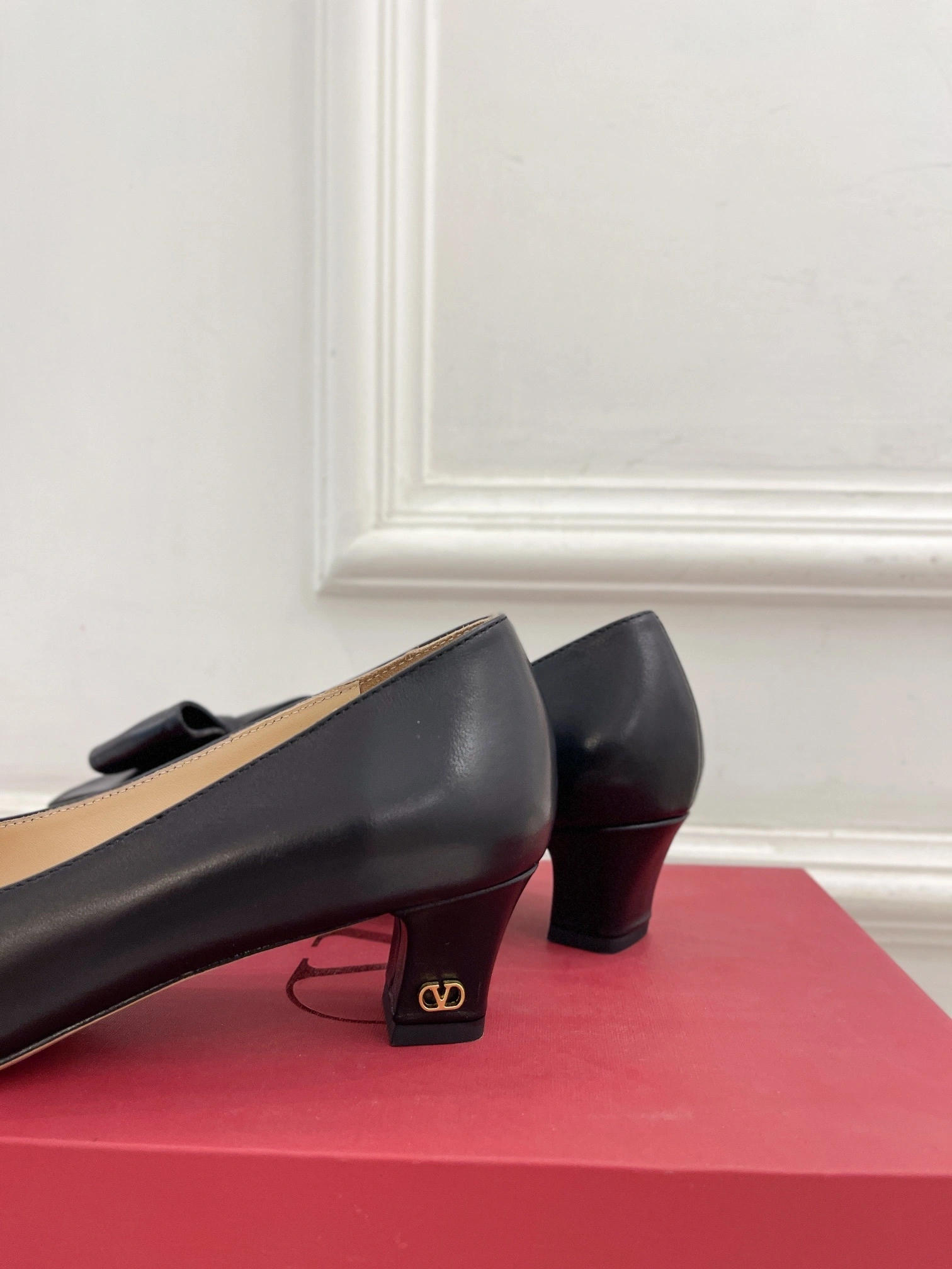 COCO-- V1859ti9o 6W2S0LB5DDT0NO Heel height：4CM Roman Stud goatskin item:D-X000L2555