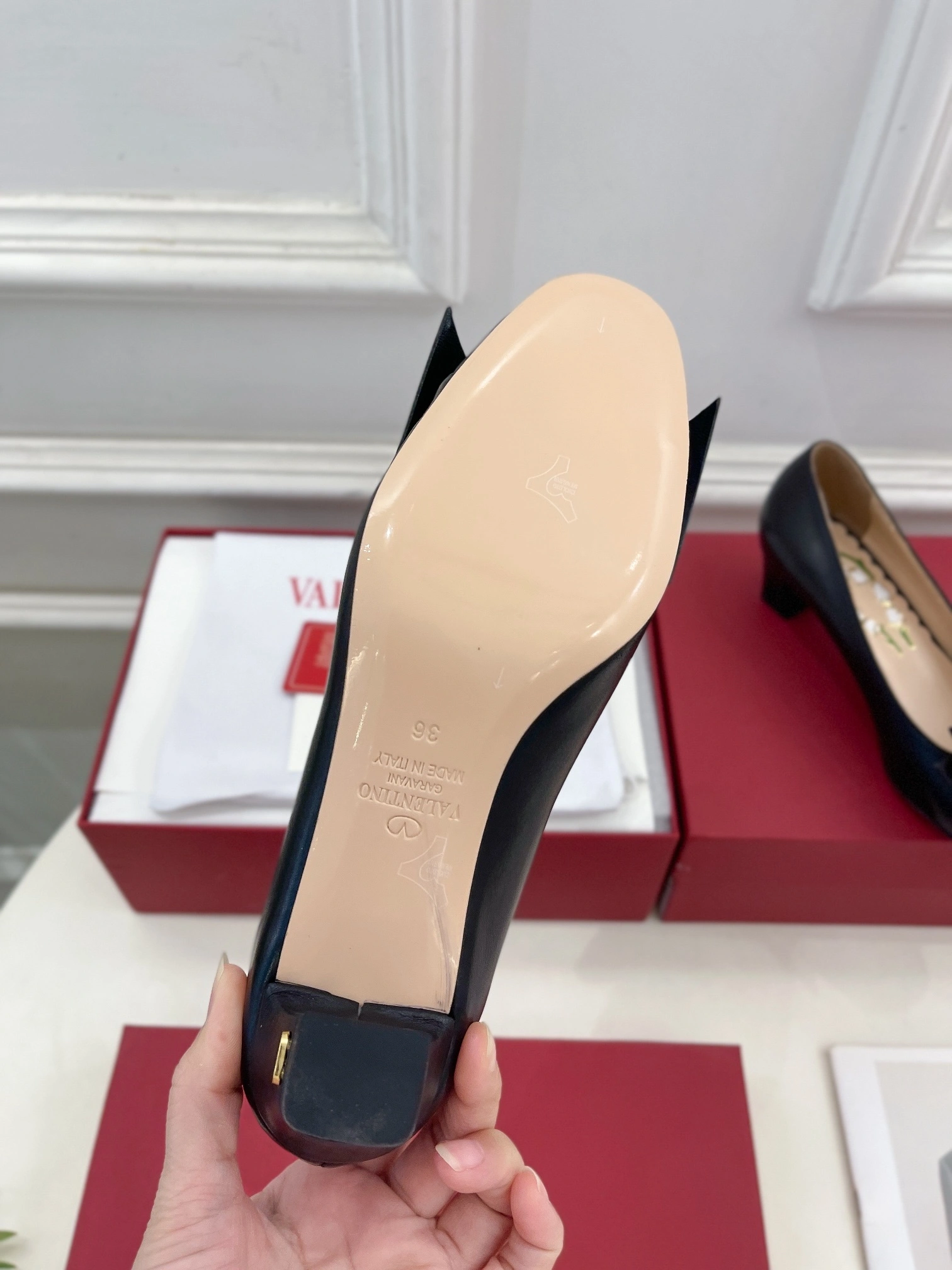 COCO-- V1859ti9o 6W2S0LB5DDT0NO Heel height：4CM Roman Stud goatskin item:D-X000L2555