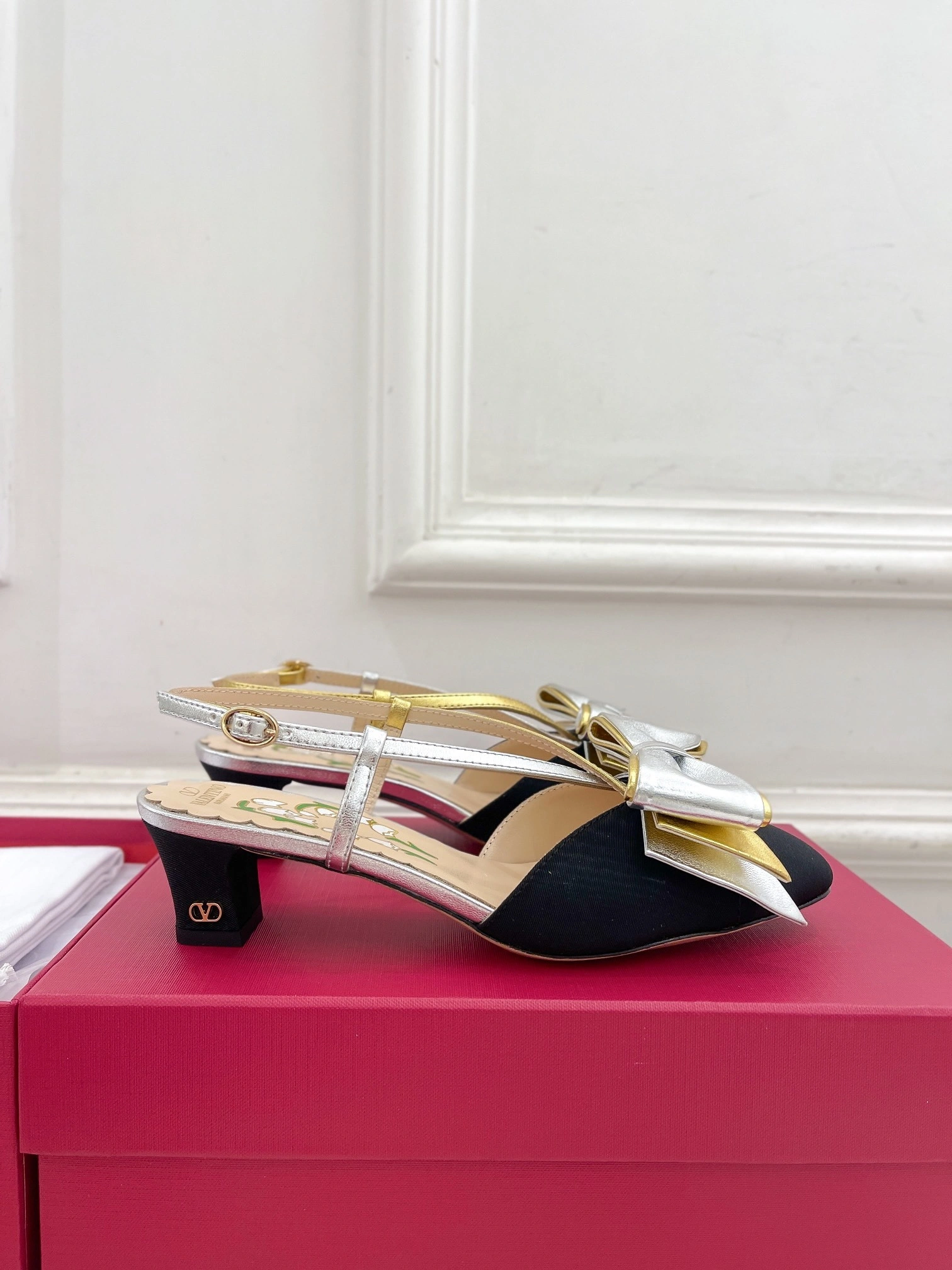 COCO-- V1859ti9o 6W2S0LB6QLJR1V Heel height：4CM Roman Stud goatskin item:D-X000L2549