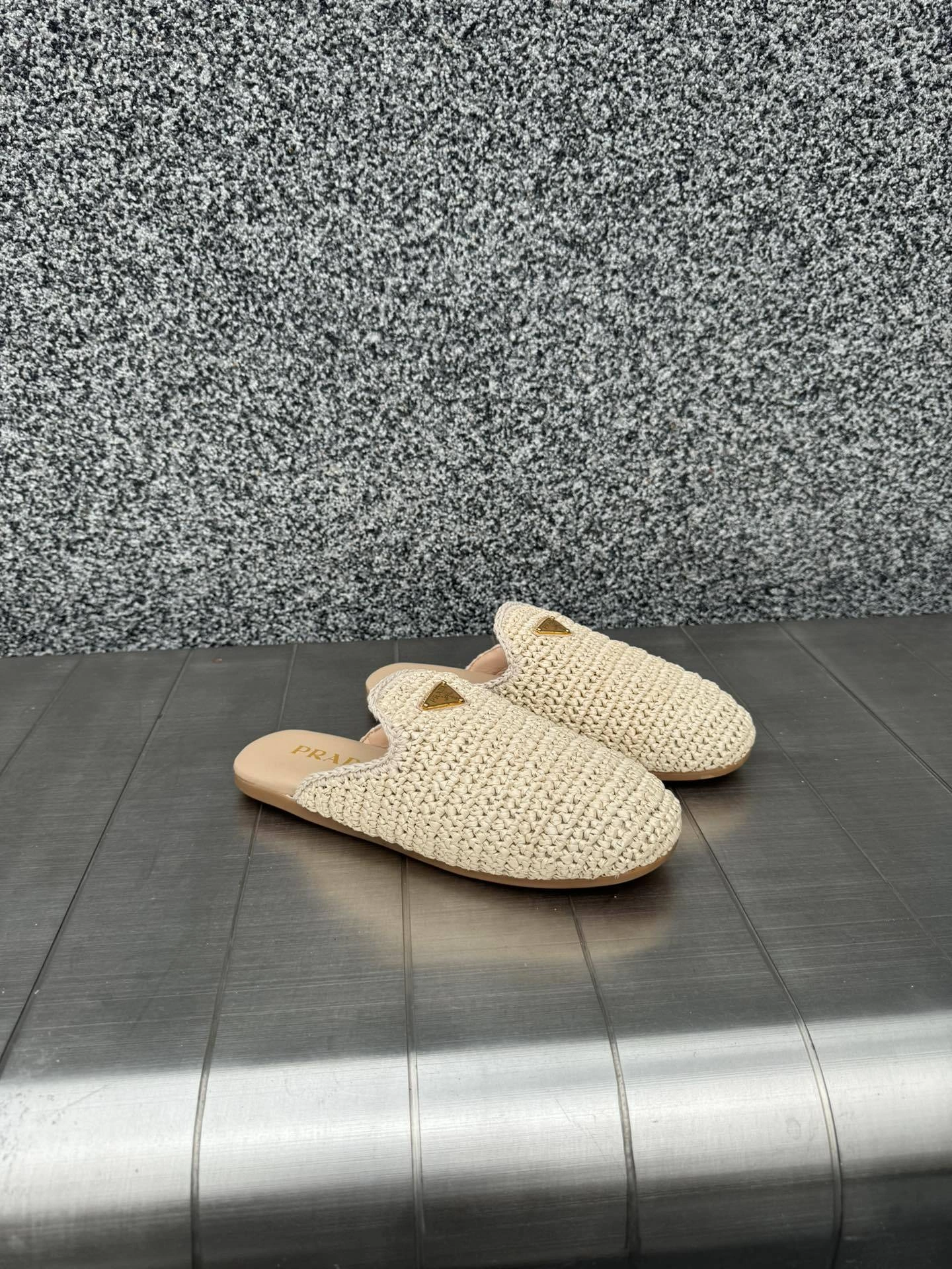 COCO--- Pr141 1S435N_2C2T_F0018_F_005 cowhide item:D-X062E2030W
