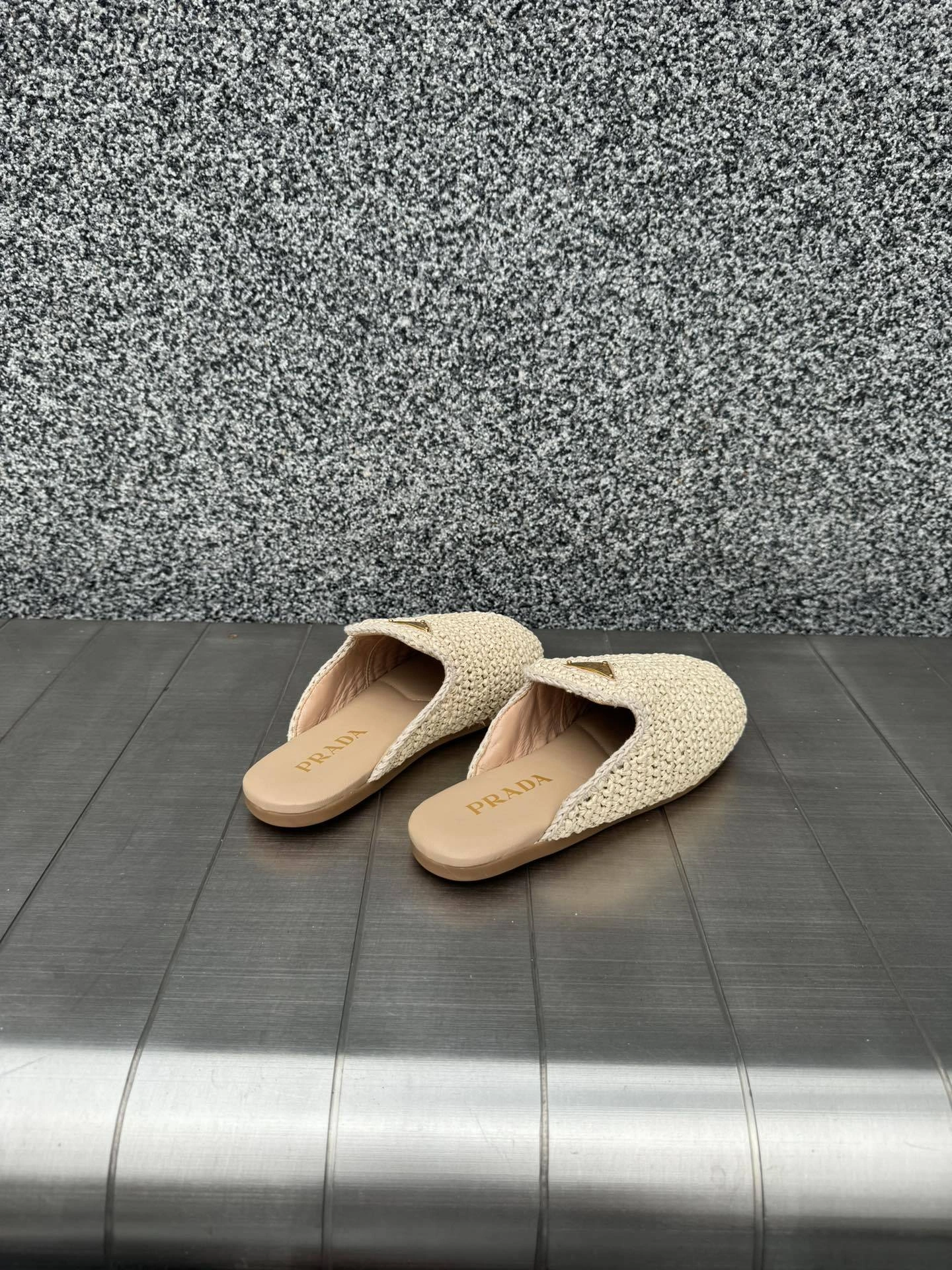 COCO--- Pr141 1S435N_2C2T_F0018_F_005 cowhide item:D-X062E2030W
