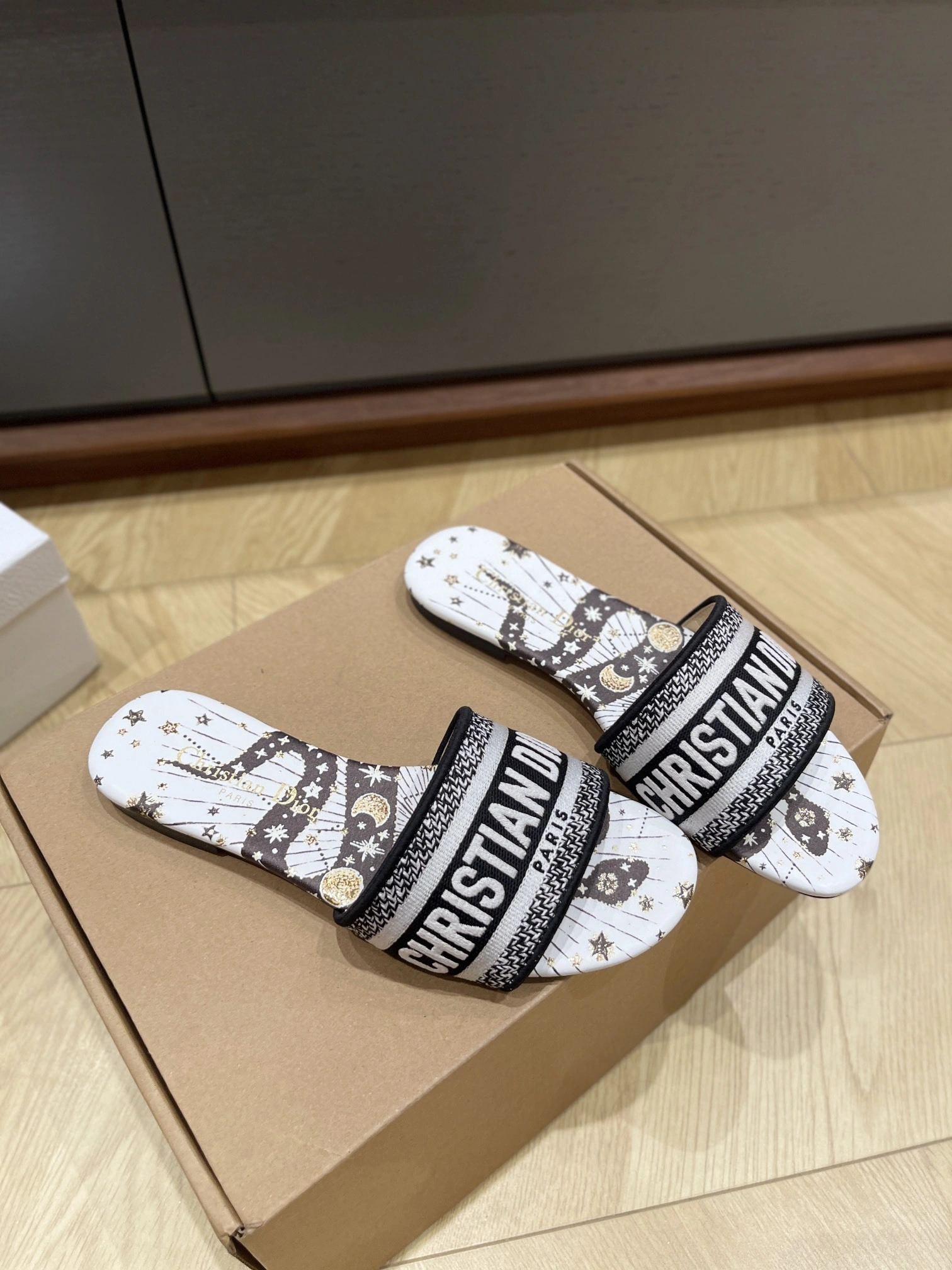 COCO-- 4ior KCQ209CNY_S09X embroidery item:E-XW03F0611