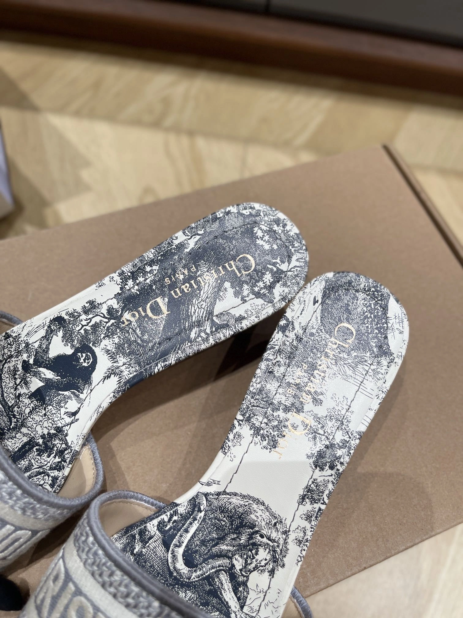 COCO-- 4ior KCQ244TJE_S21G embroidery item:E-XW03F0621