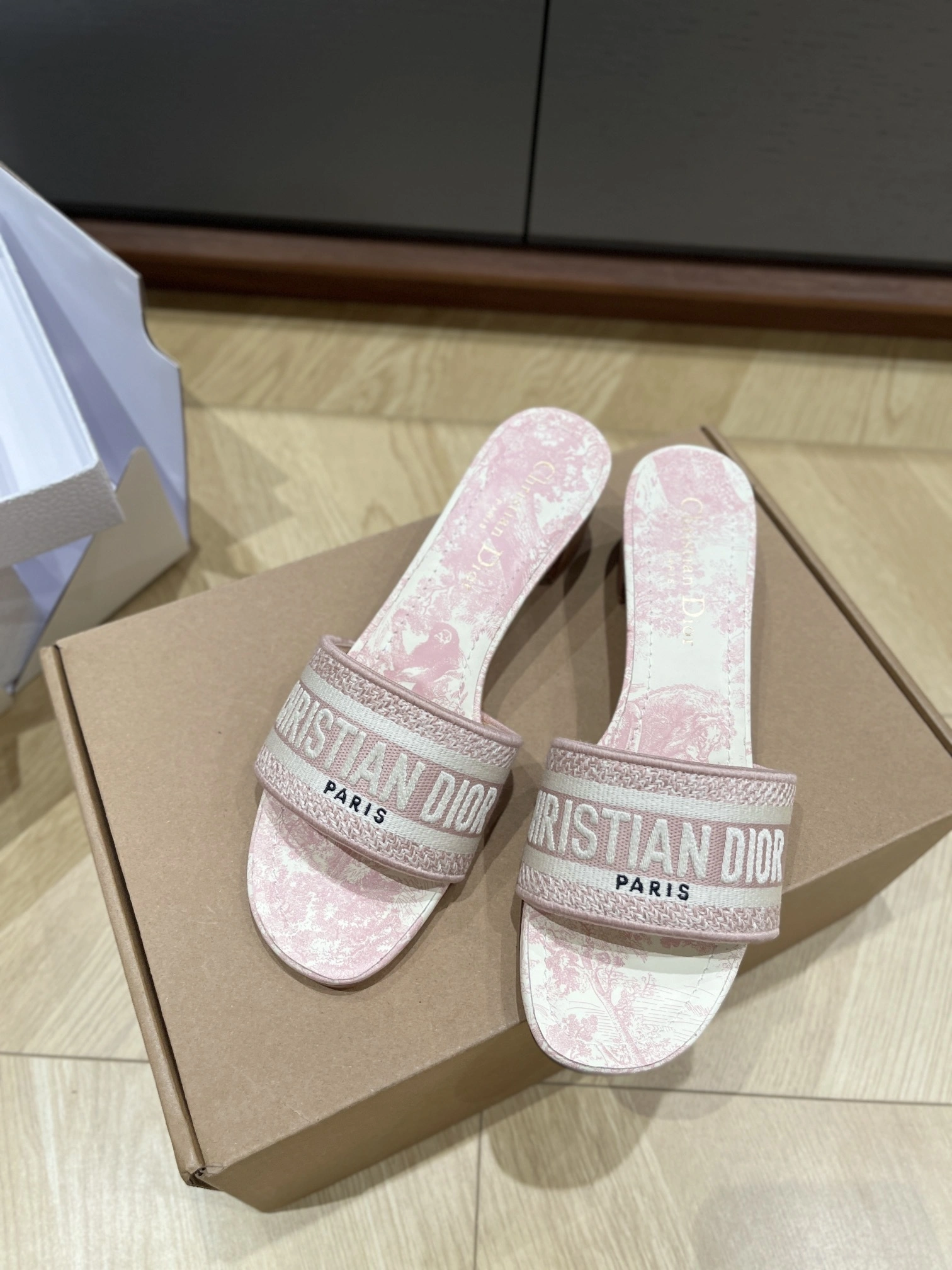 COCO-- 4ior KCQ244TJE_S46P embroidery item:E-XW03F0616