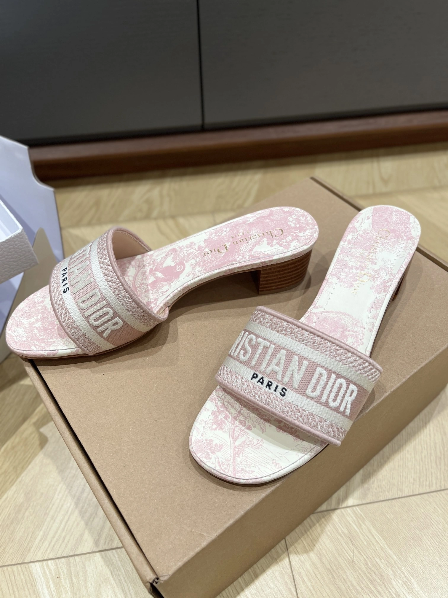 COCO-- 4ior KCQ244TJE_S46P embroidery item:E-XW03F0616
