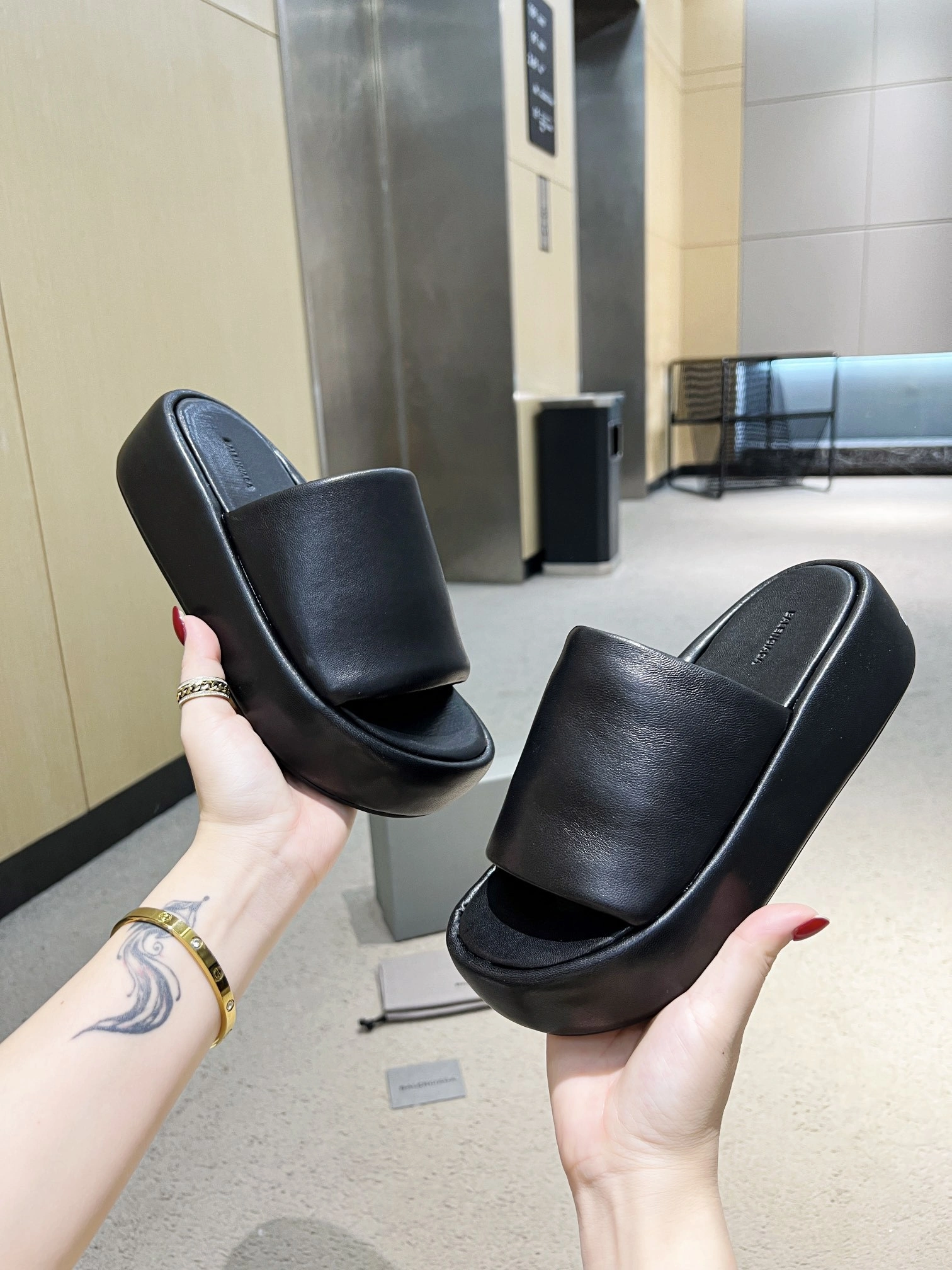 COCO-- 656960WA2M31090 MATERIAL PU+TPU 5cm Heel height item:C-X198C1512