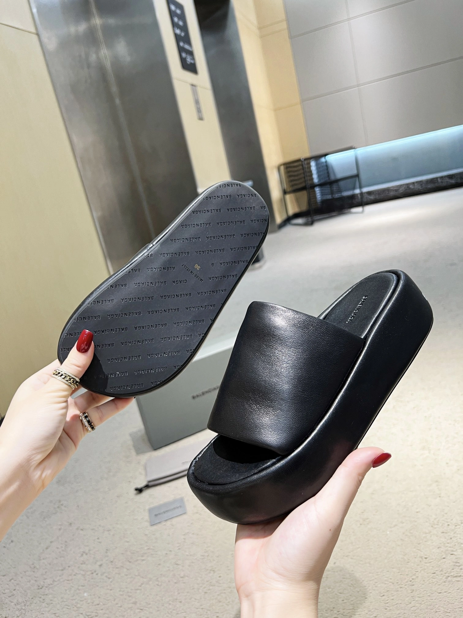 COCO-- 656960WA2M31090 MATERIAL PU+TPU 5cm Heel height item:C-X198C1512