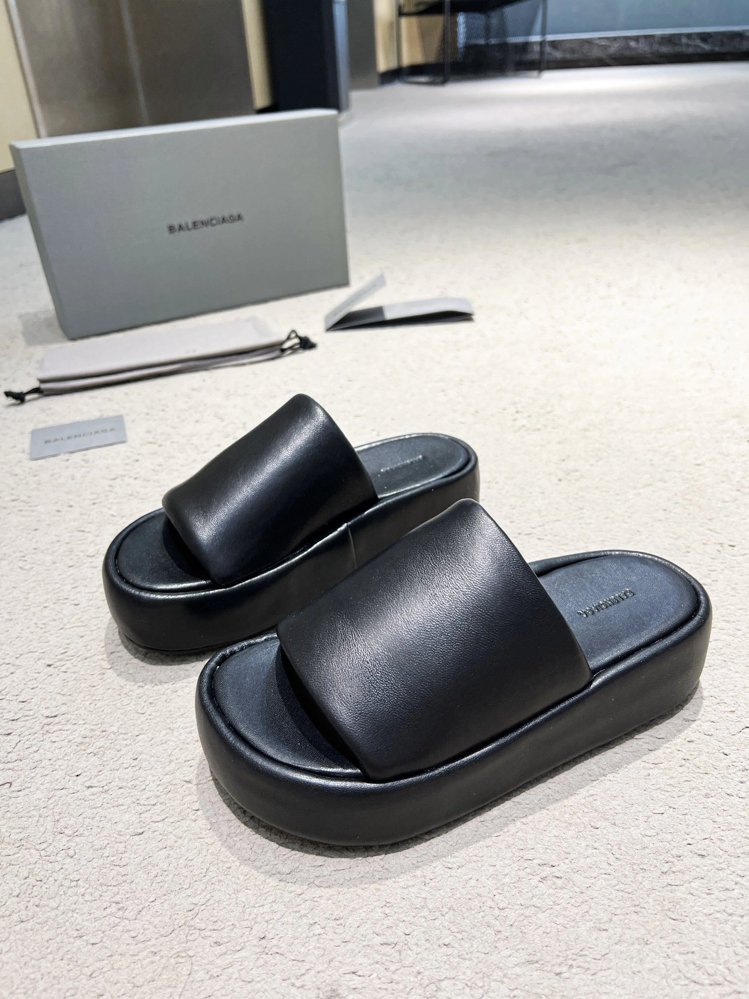 COCO-- 656960WA2M31090 MATERIAL PU+TPU 5cm Heel height item:C-X198C1512