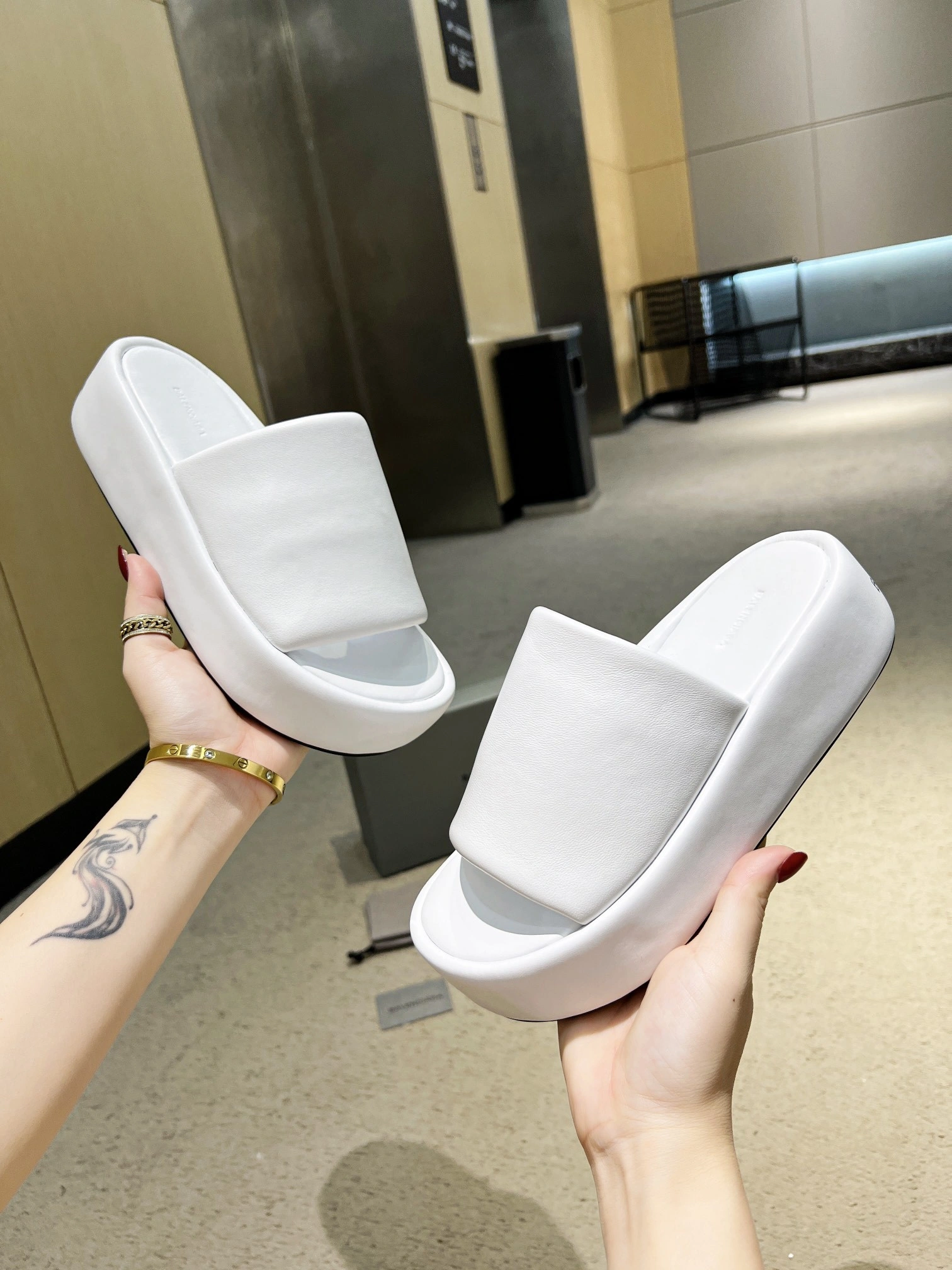 COCO-- 656960WBDA19010 MATERIAL PU+TPU 5cm Heel height item:C-X198C1510
