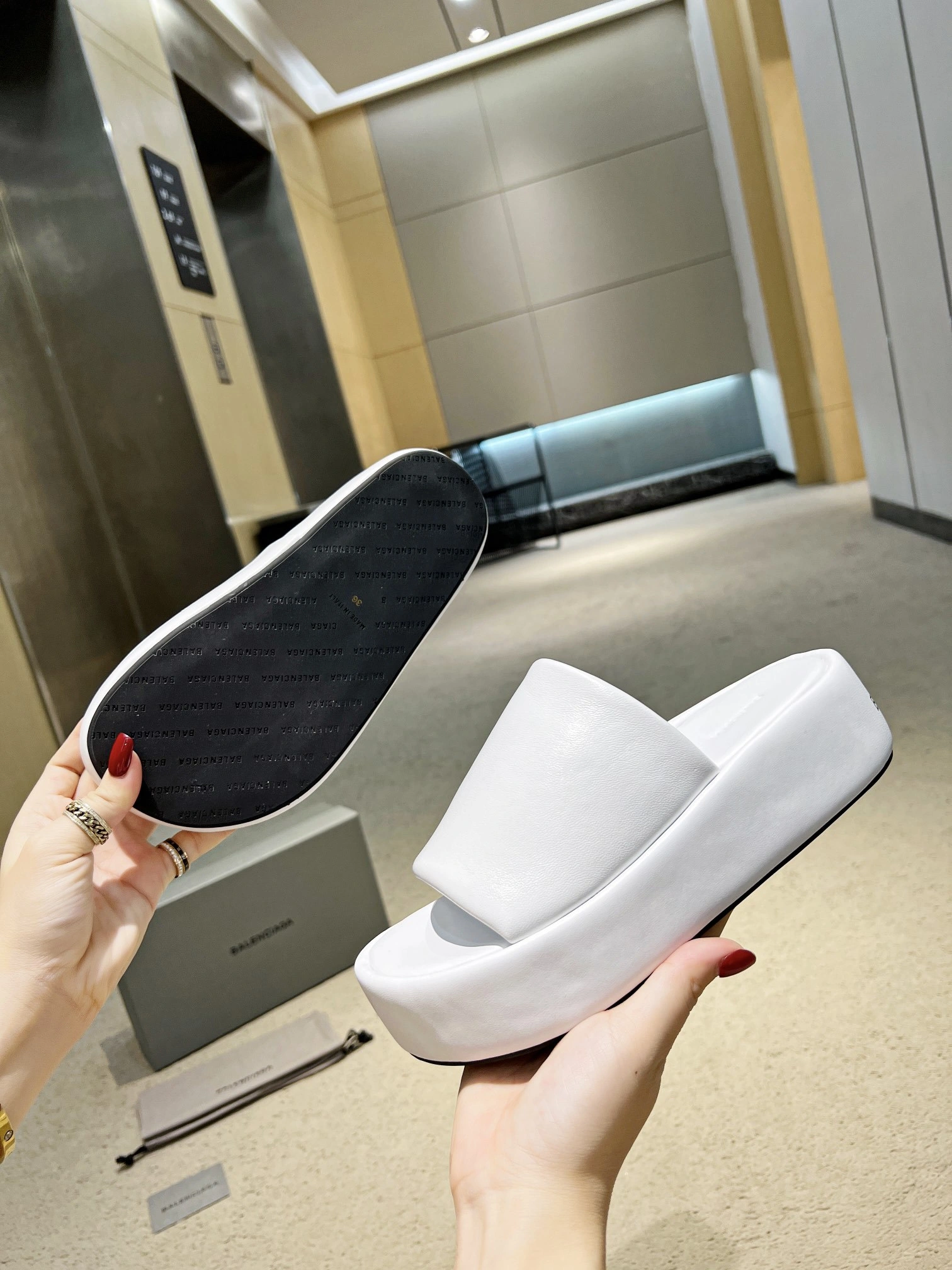 COCO-- 656960WBDA19010 MATERIAL PU+TPU 5cm Heel height item:C-X198C1510