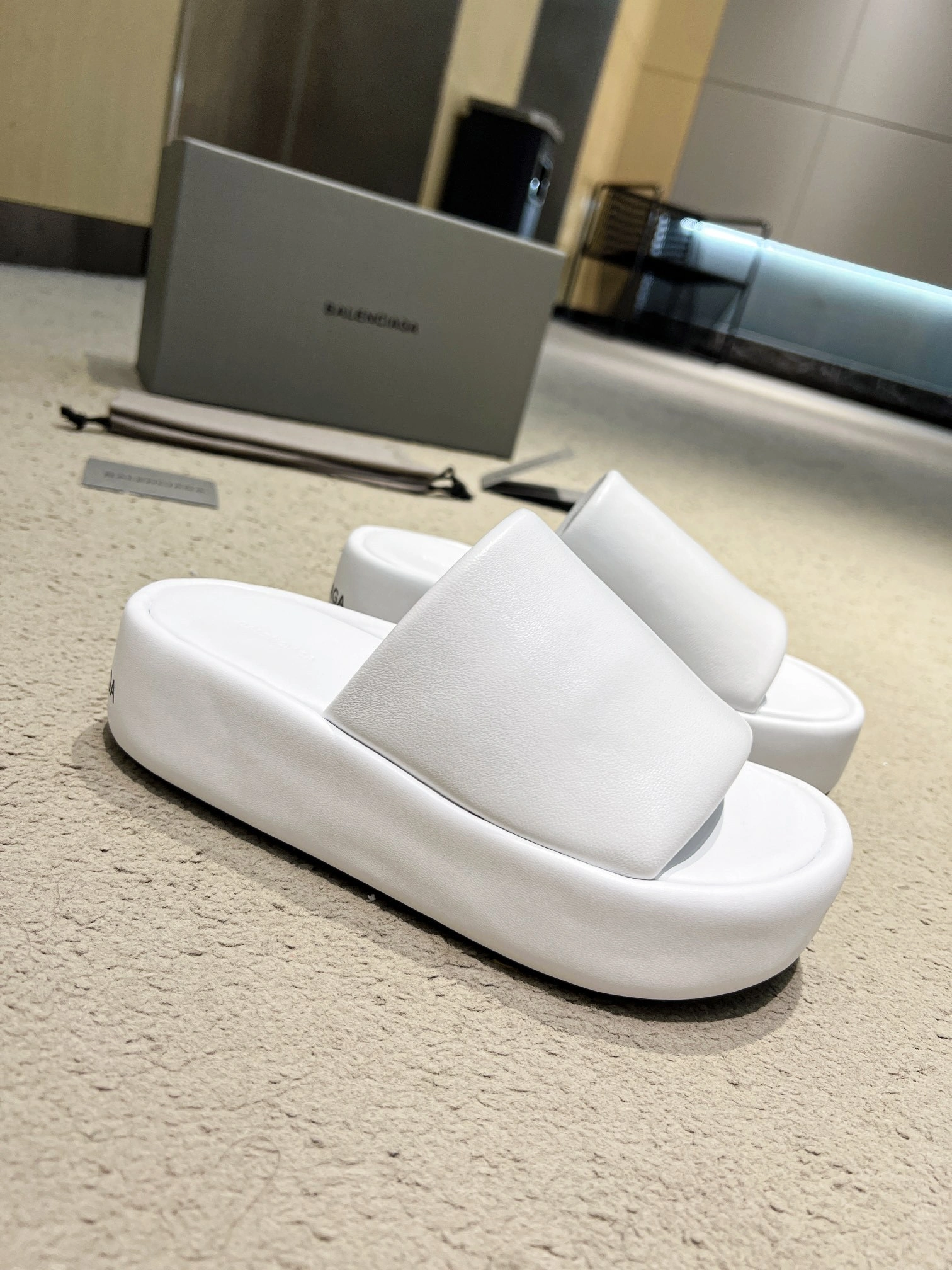 COCO-- 656960WBDA19010 MATERIAL PU+TPU 5cm Heel height item:C-X198C1510