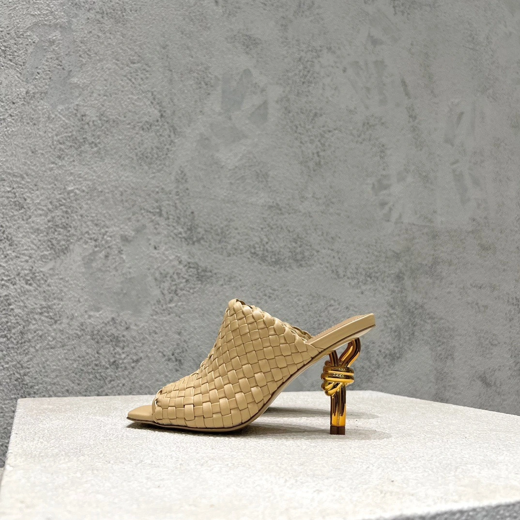 COCO-- 754143V2P502624 Heel height：9CM Calfskin item:D-X062M2830