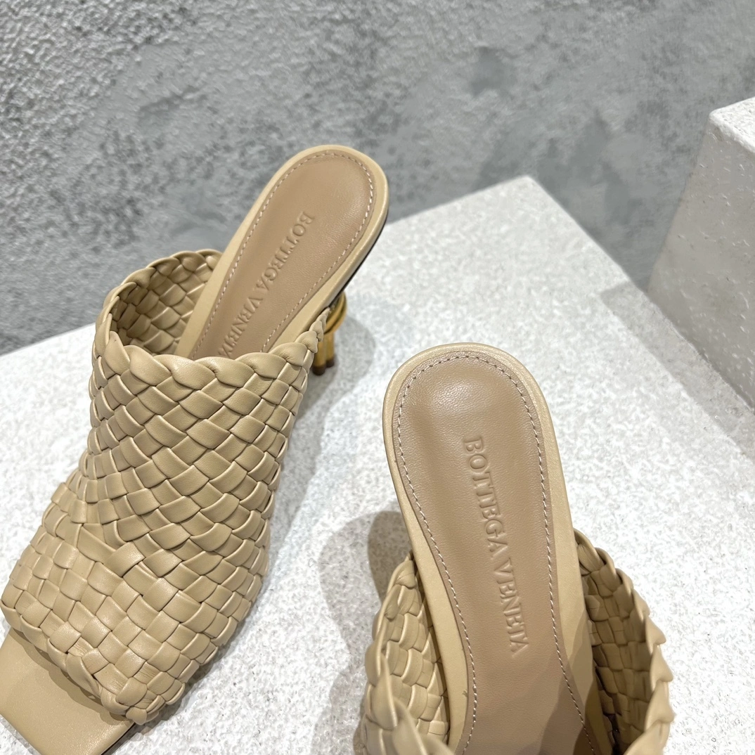 COCO-- 754143V2P502624 Heel height：9CM Calfskin item:D-X062M2830