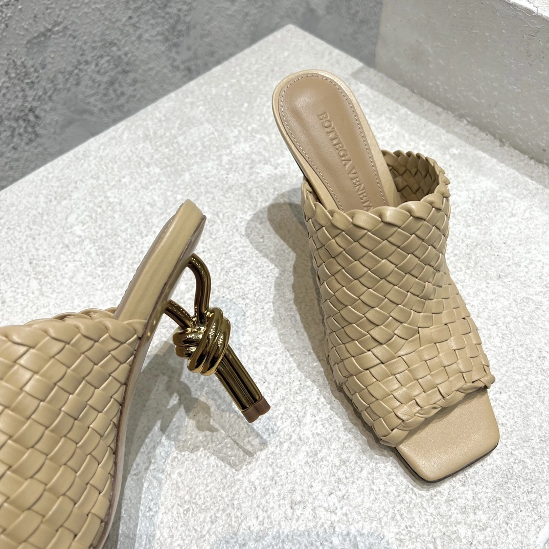 COCO-- 754143V2P502624 Heel height：9CM Calfskin item:D-X062M2830