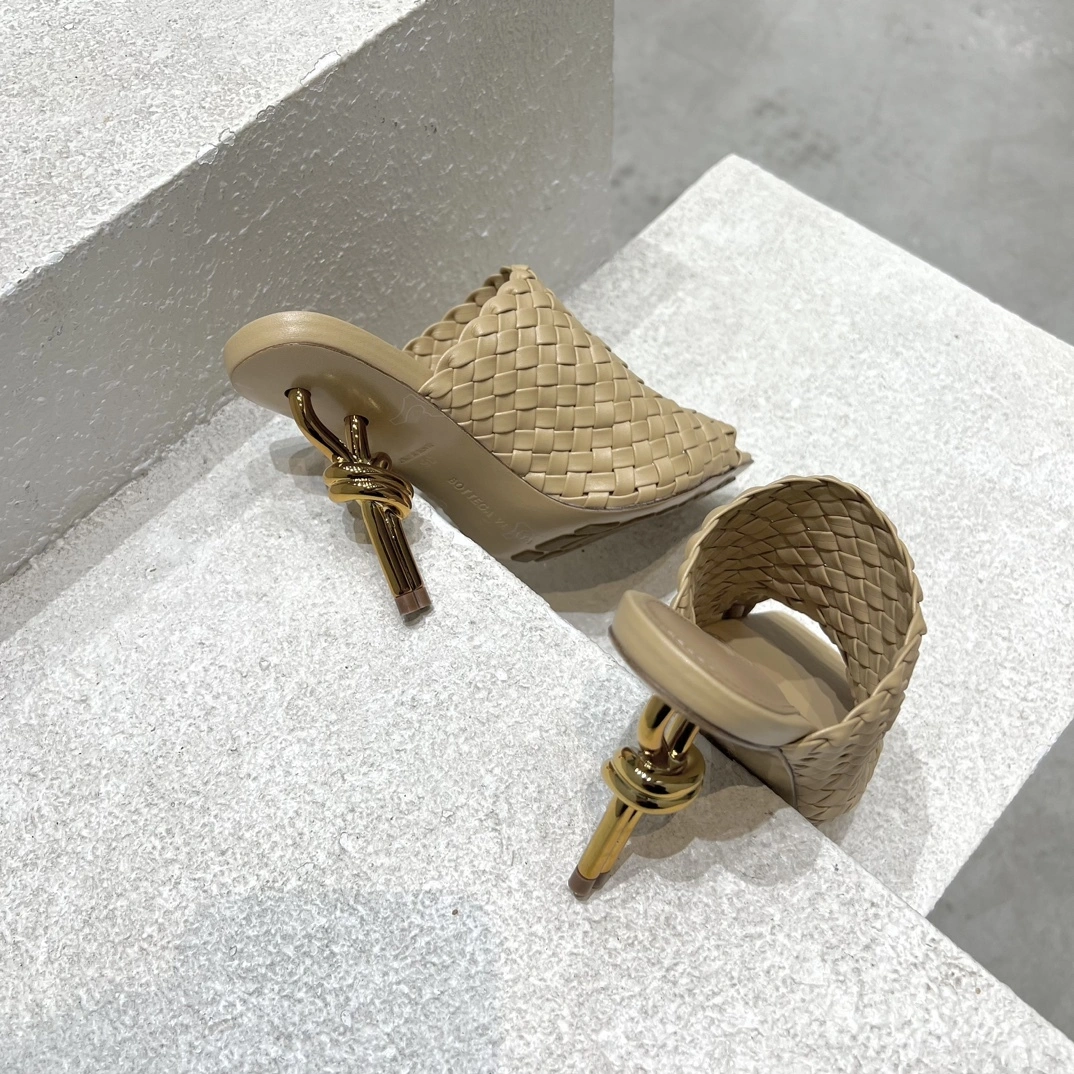 COCO-- 754143V2P502624 Heel height：9CM Calfskin item:D-X062M2830