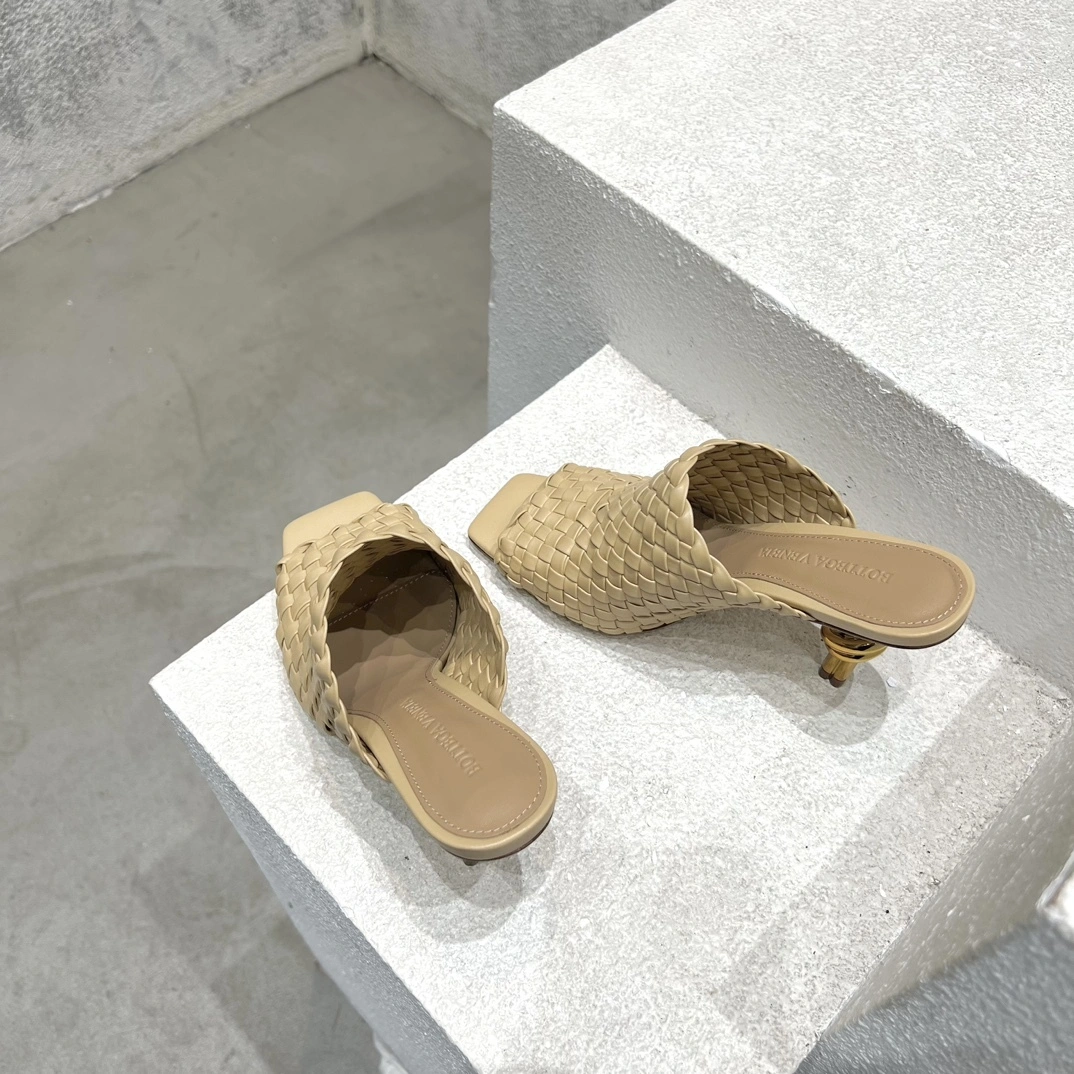 COCO-- 754143V2P502624 Heel height：9CM Calfskin item:D-X062M2830