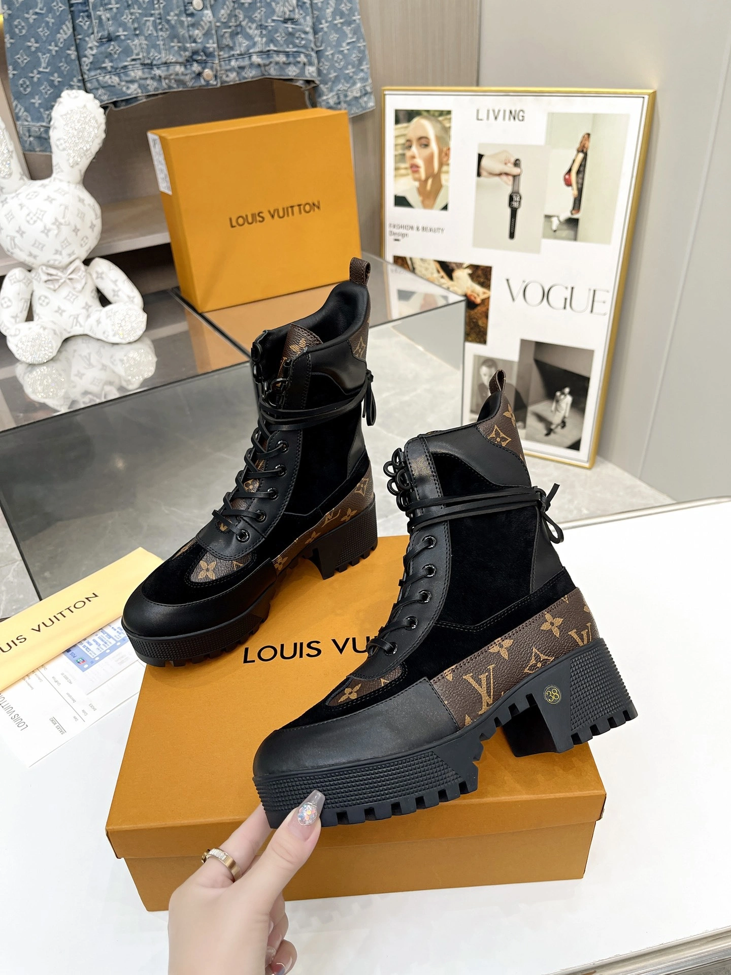 &COCO-- 8V 1A4XY1 cowhide item:D-X555L1903