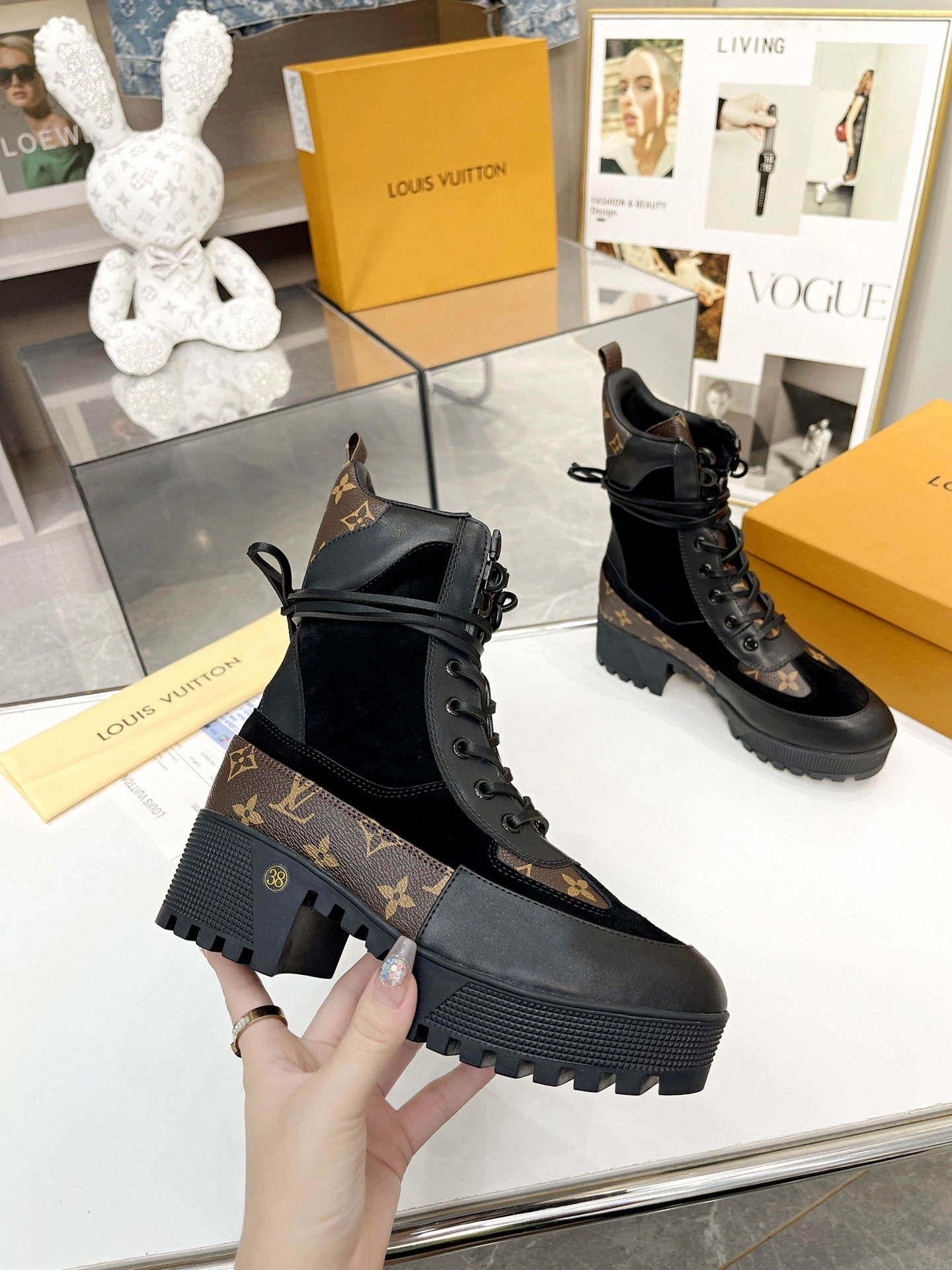 &COCO-- 8V 1A4XY1 cowhide item:D-X555L1903