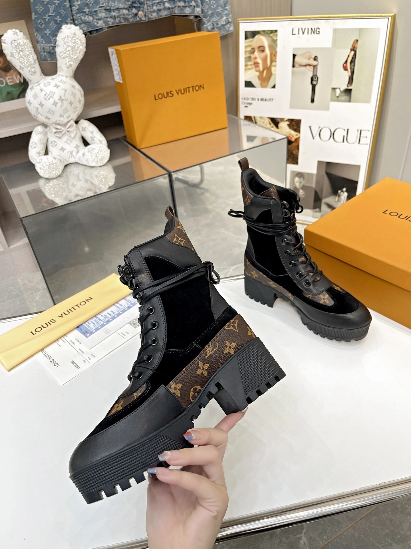 &COCO-- 8V 1A4XY1 cowhide item:D-X555L1903