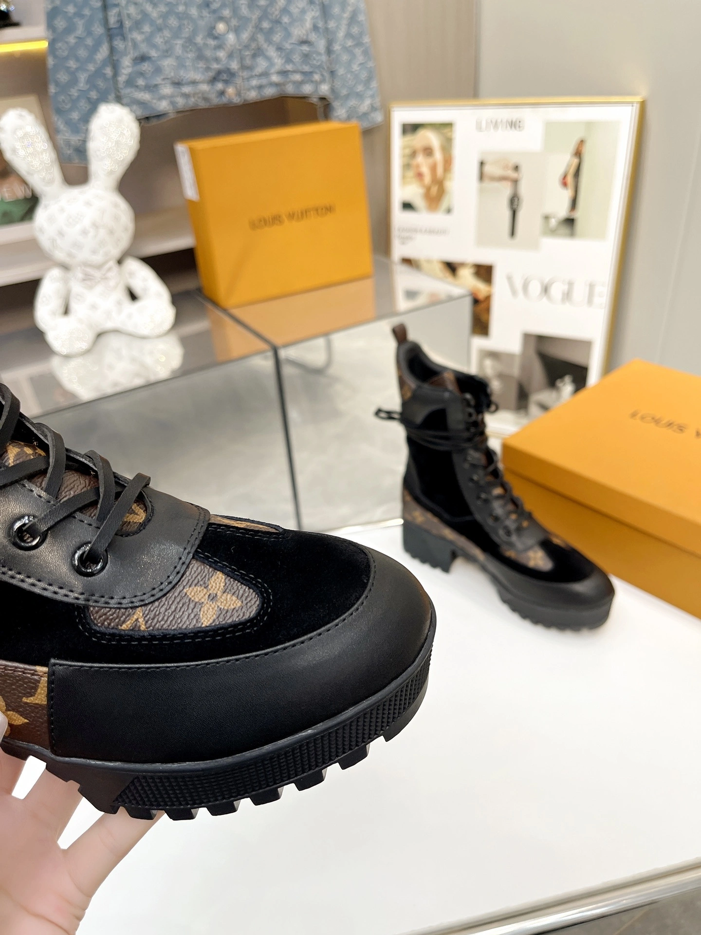 &COCO-- 8V 1A4XY1 cowhide item:D-X555L1903