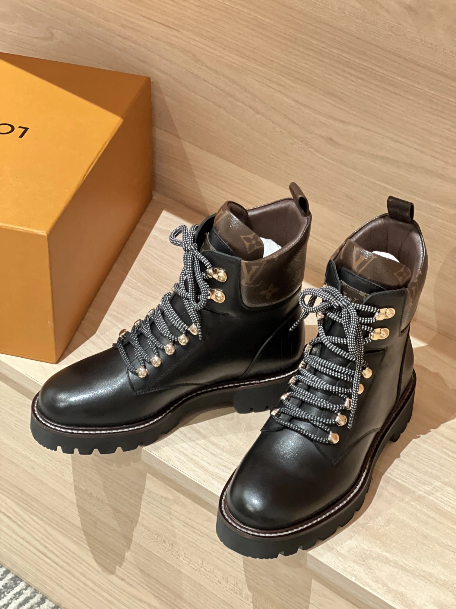 COCO-- 8V 1A958P 1V Territory Calfskin Thick soles：4CM item:D-X230L2022