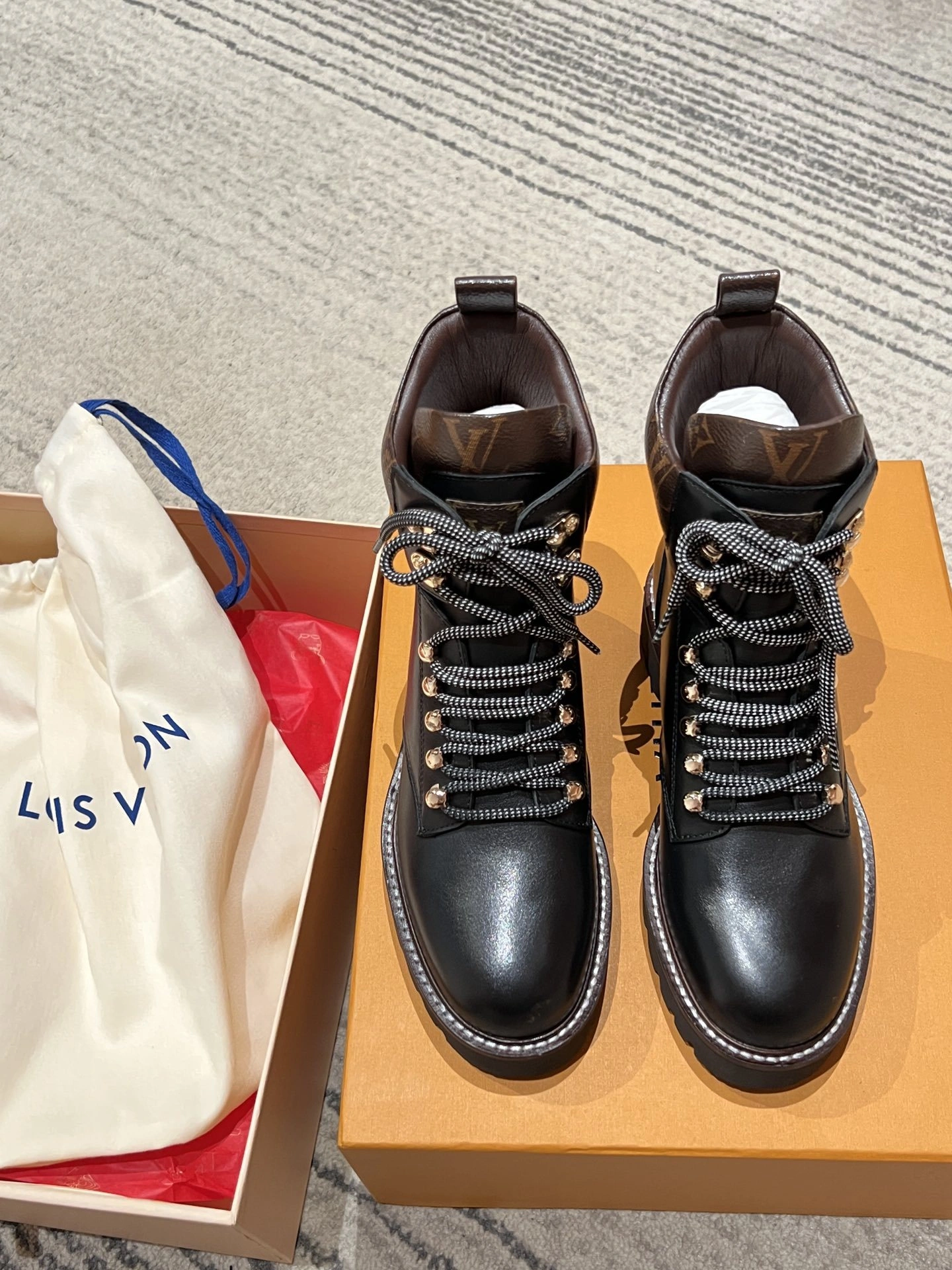 COCO-- 8V 1A958P 1V Territory Calfskin Thick soles：4CM item:D-X230L2022