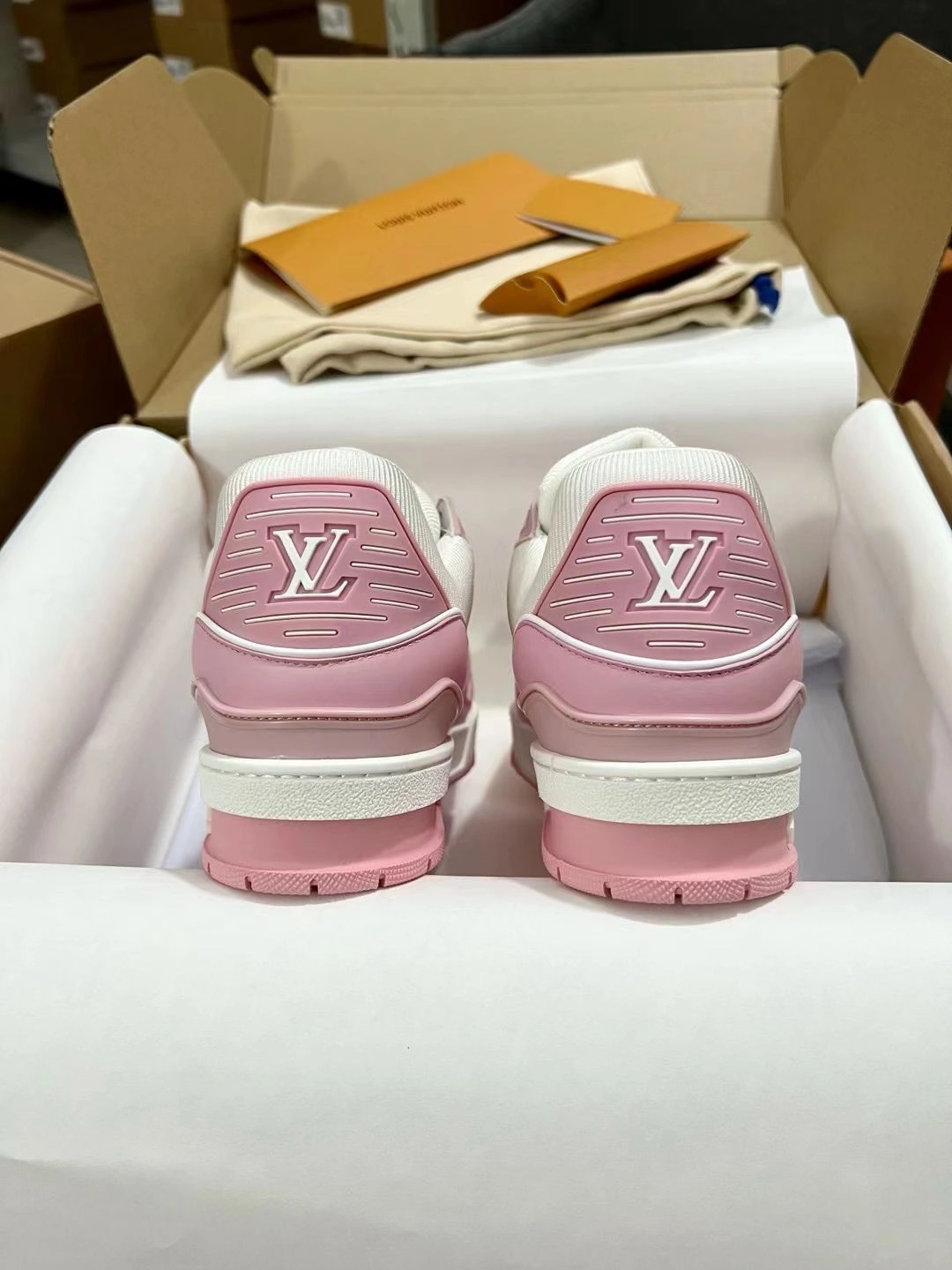 COCO-- 8V 1AA6W5 trainer Calfskin item:E-X187A0930