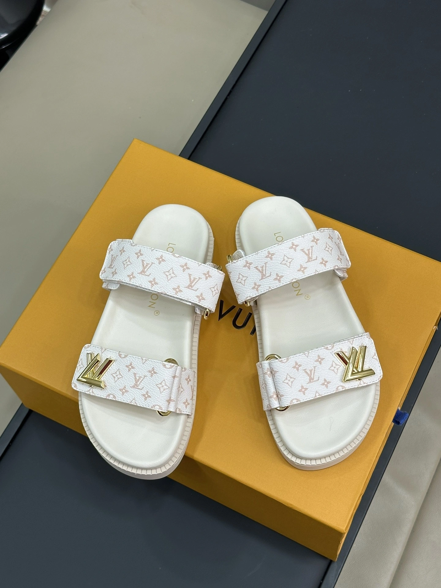 COCO-- 8V 1ACKIR sheepskin item:D-X047I0304