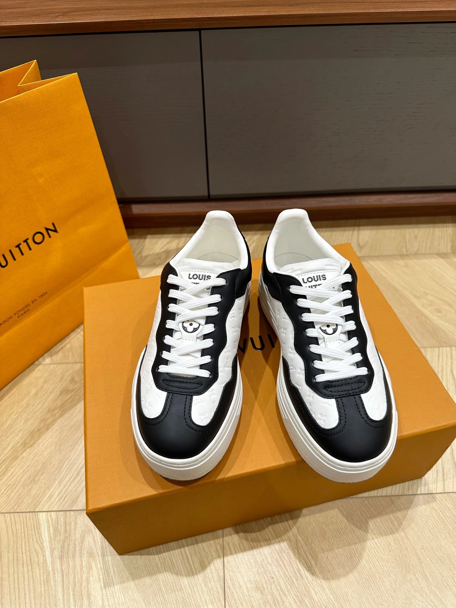 COCO-- 8V 1ACL2O cowhide item:D-X03E2742