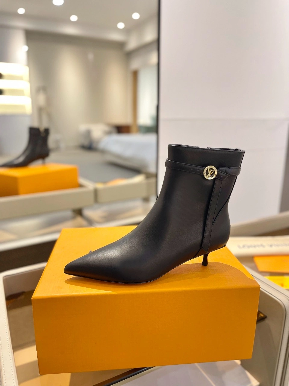 COCO-- 8V 1ACLBJ Heel height：4CM Calfskin goatskin item:D-X555L1915