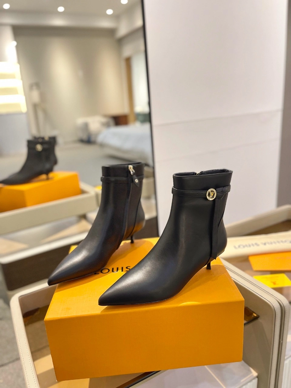 COCO-- 8V 1ACLBJ Heel height：4CM Calfskin goatskin item:D-X555L1915