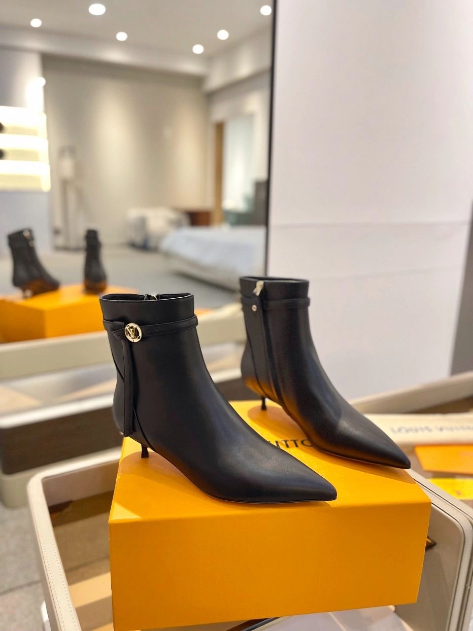COCO-- 8V 1ACLBJ Heel height：4CM Calfskin goatskin item:D-X555L1915