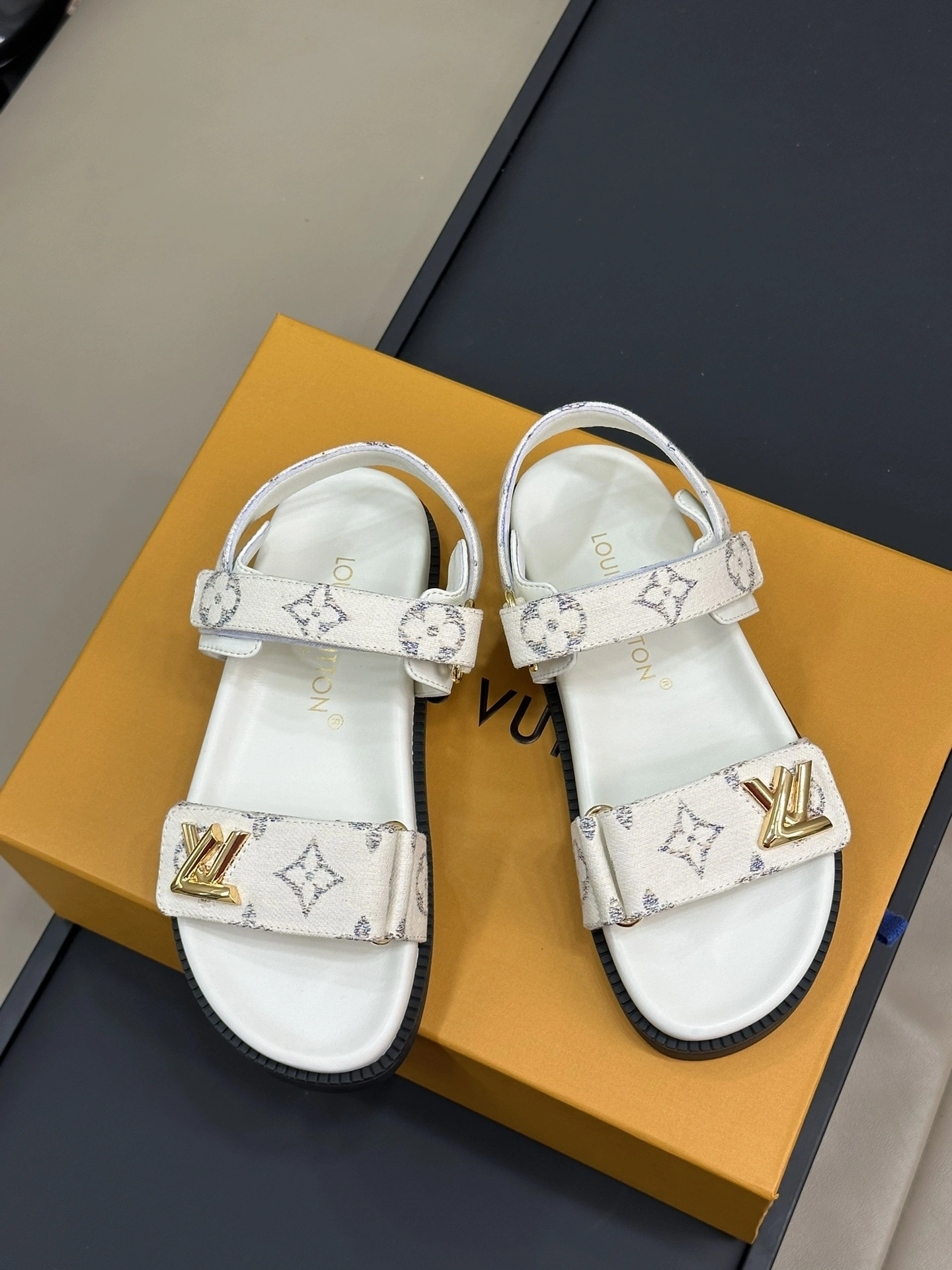 COCO-- 8V 1ACSH3 sheepskin item:D-X047I0328