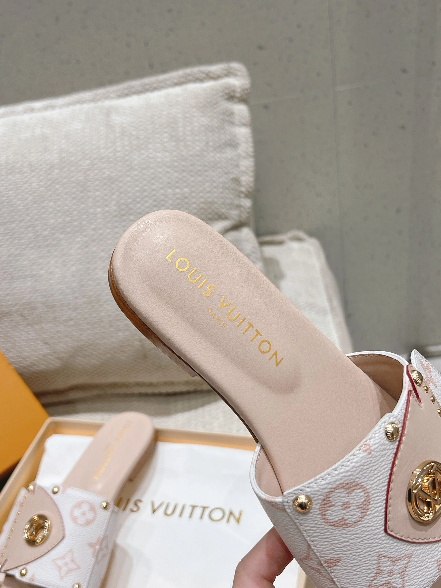 COCO-- 8V 1ACXII 1ACXX5 Calfskin item:D-X032F0110S