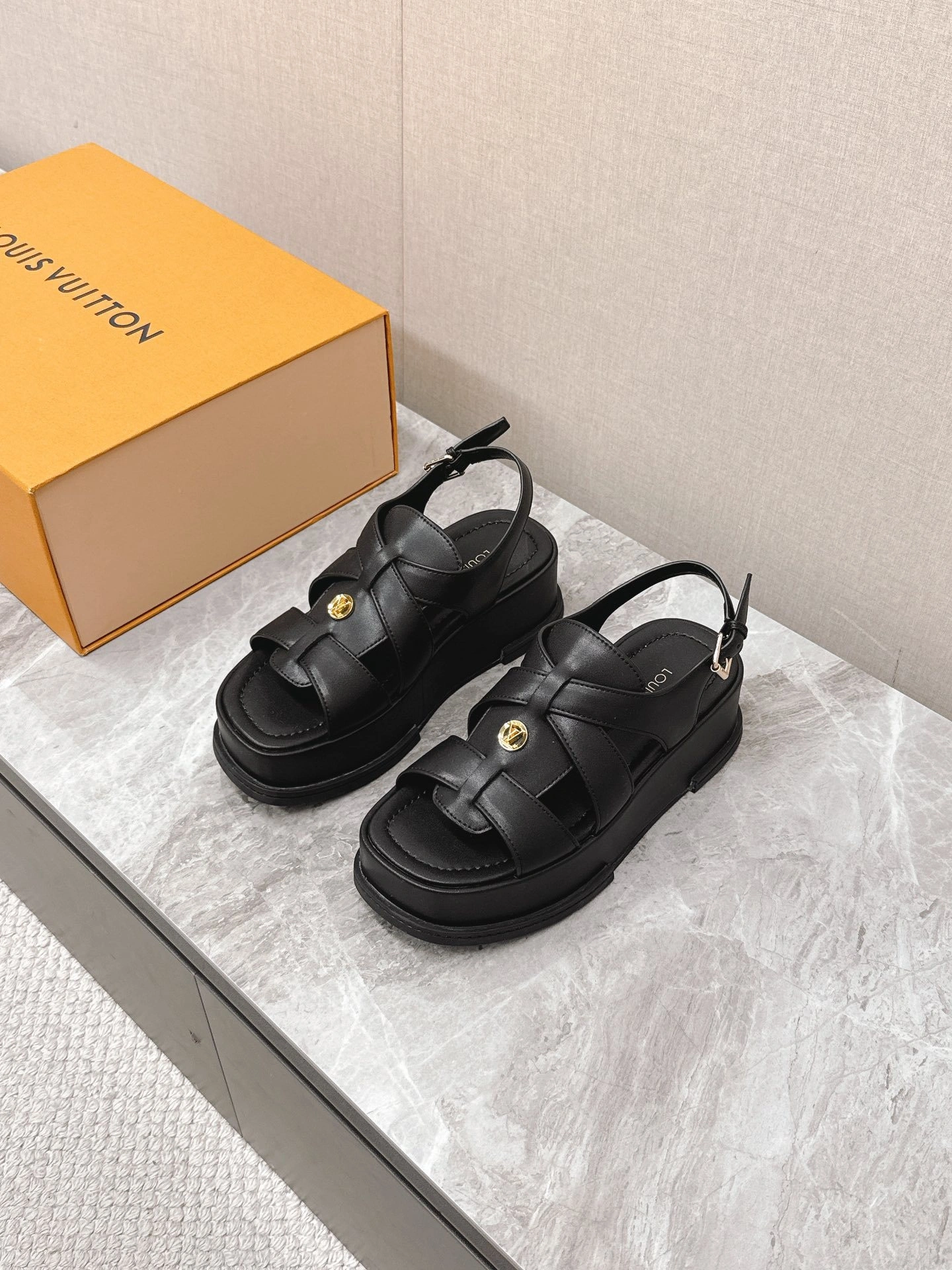 COCO-- 8V 1ACYJJ MAYA FLATFORM cowhide item:E-X062H0674