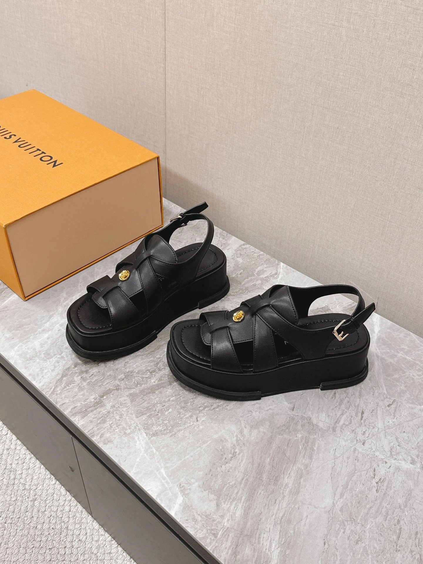 COCO-- 8V 1ACYJJ MAYA FLATFORM cowhide item:E-X062H0674