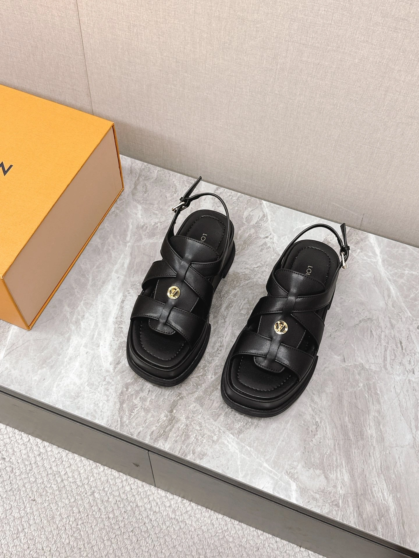 COCO-- 8V 1ACYJJ MAYA FLATFORM cowhide item:E-X062H0674