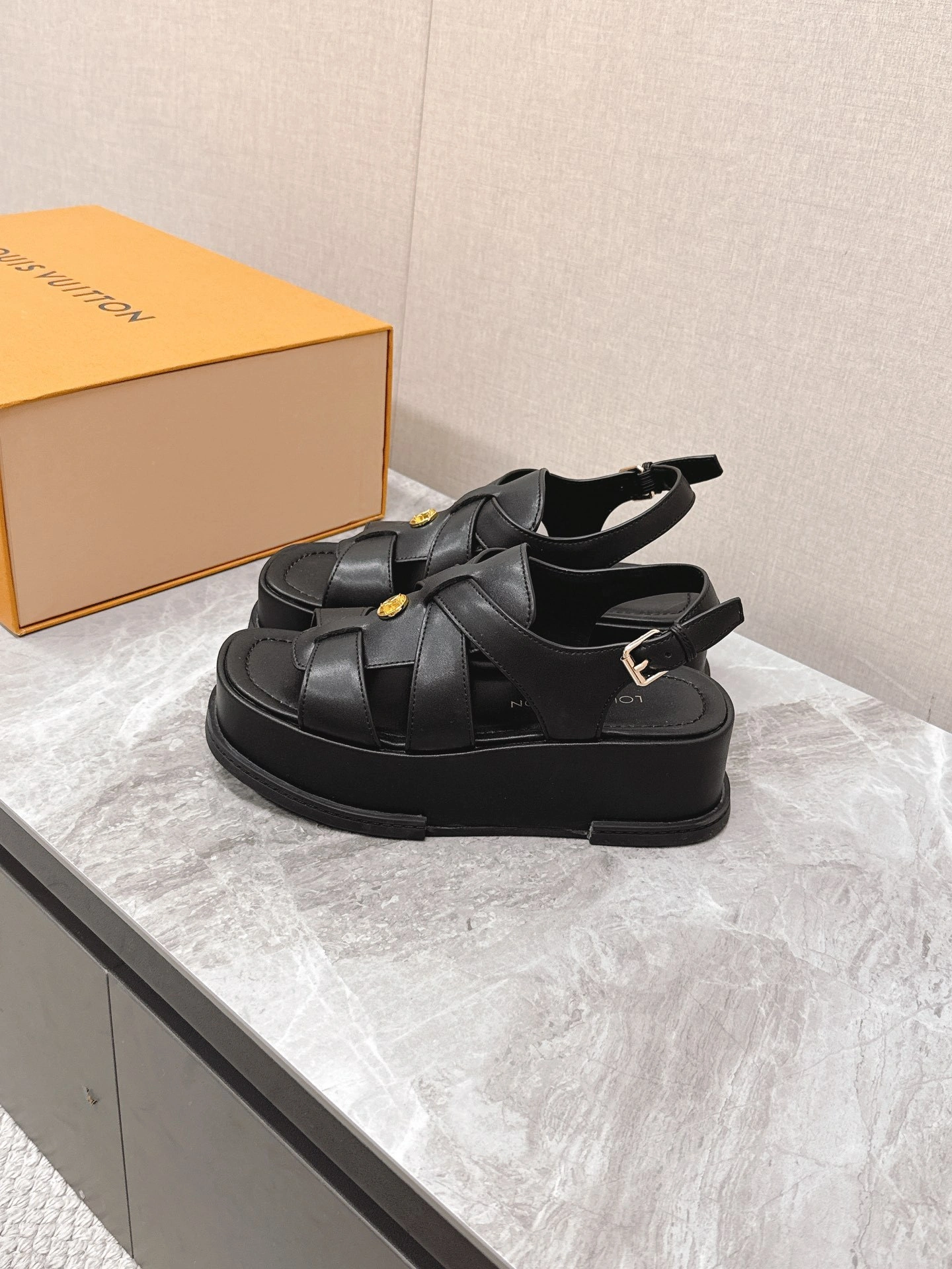 COCO-- 8V 1ACYJJ MAYA FLATFORM cowhide item:E-X062H0674