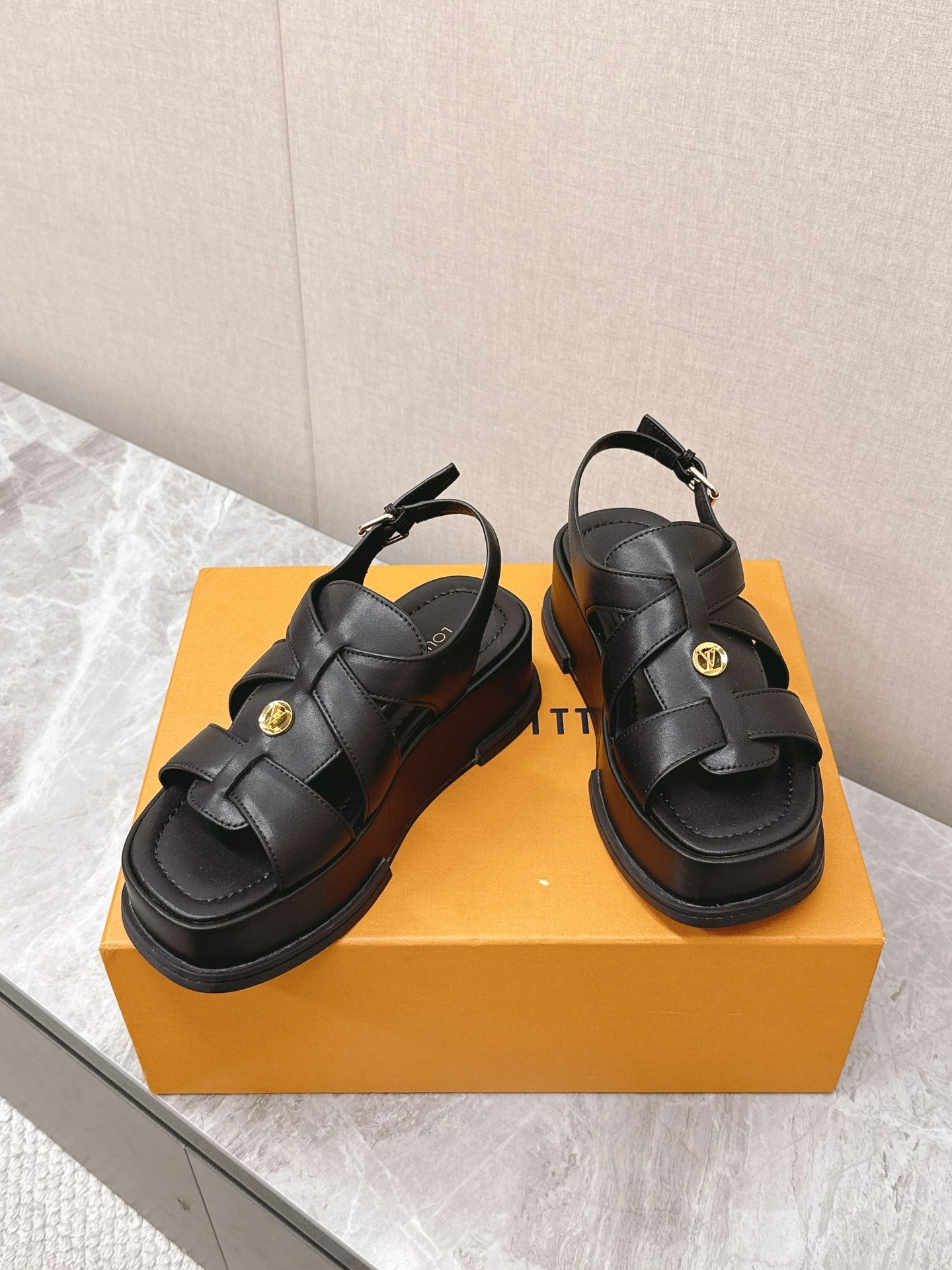COCO-- 8V 1ACYJJ MAYA FLATFORM cowhide item:E-X062H0674