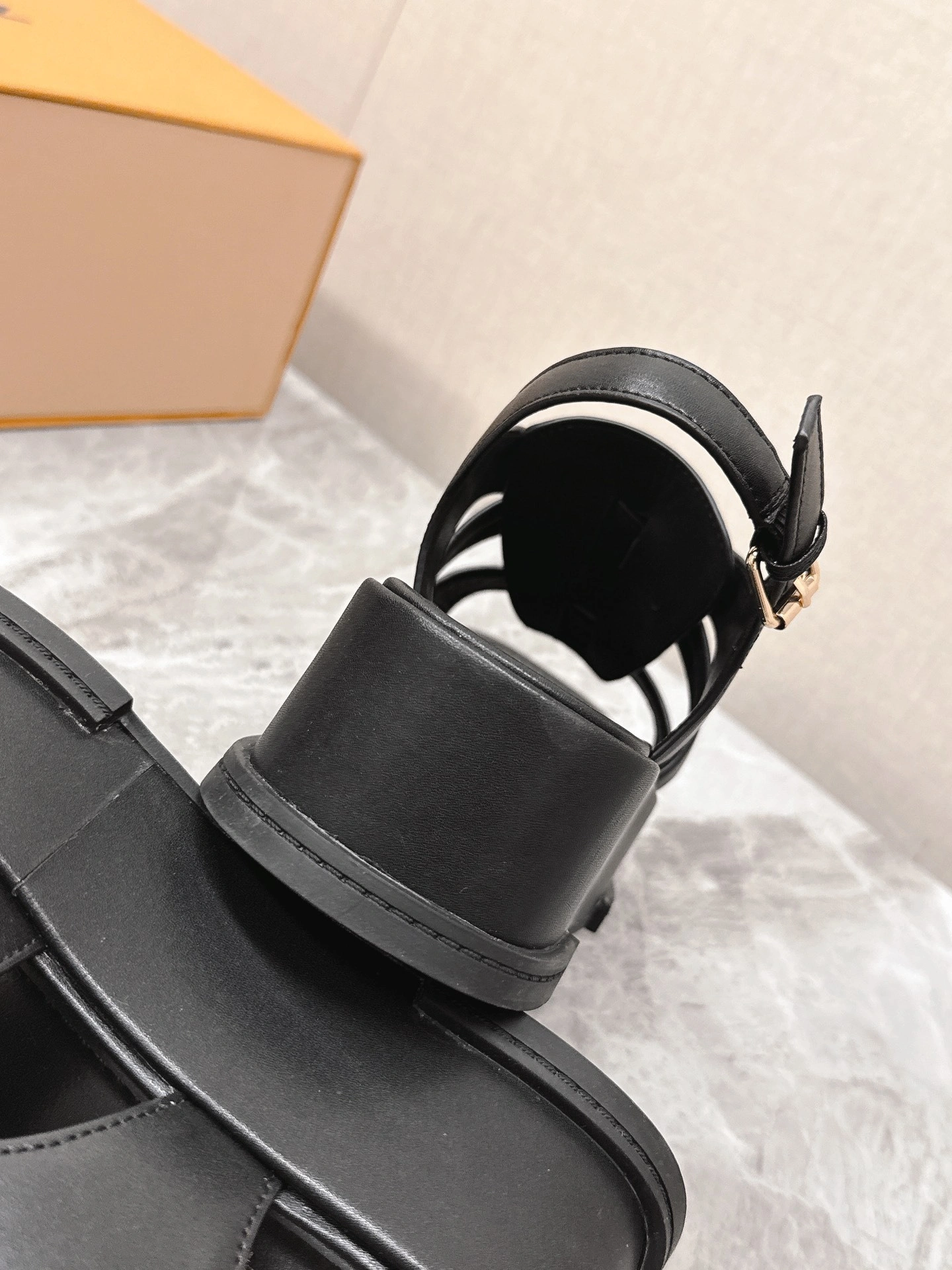 COCO-- 8V 1ACYJJ MAYA FLATFORM cowhide item:E-X062H0674