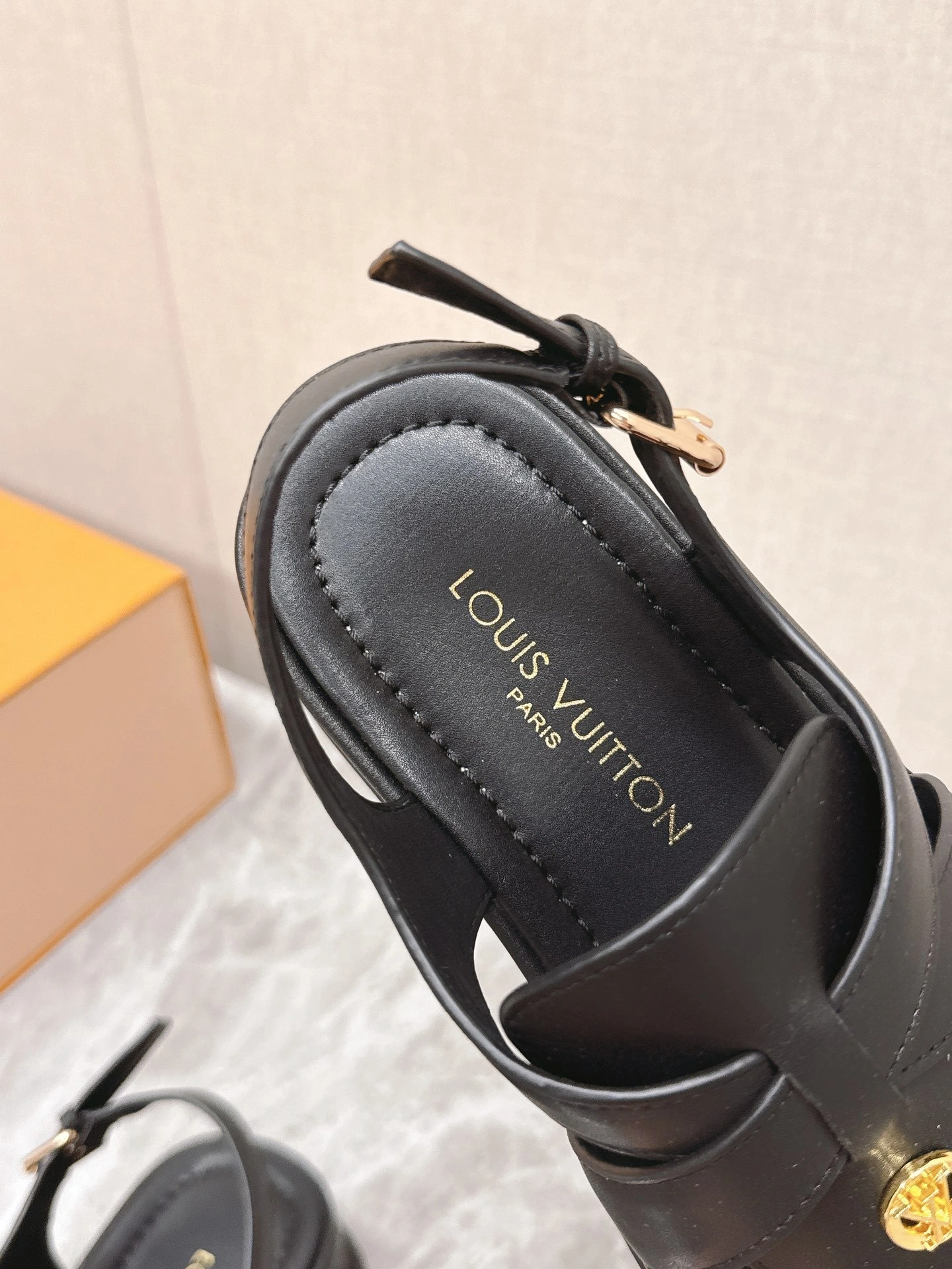 COCO-- 8V 1ACYJJ MAYA FLATFORM cowhide item:E-X062H0674