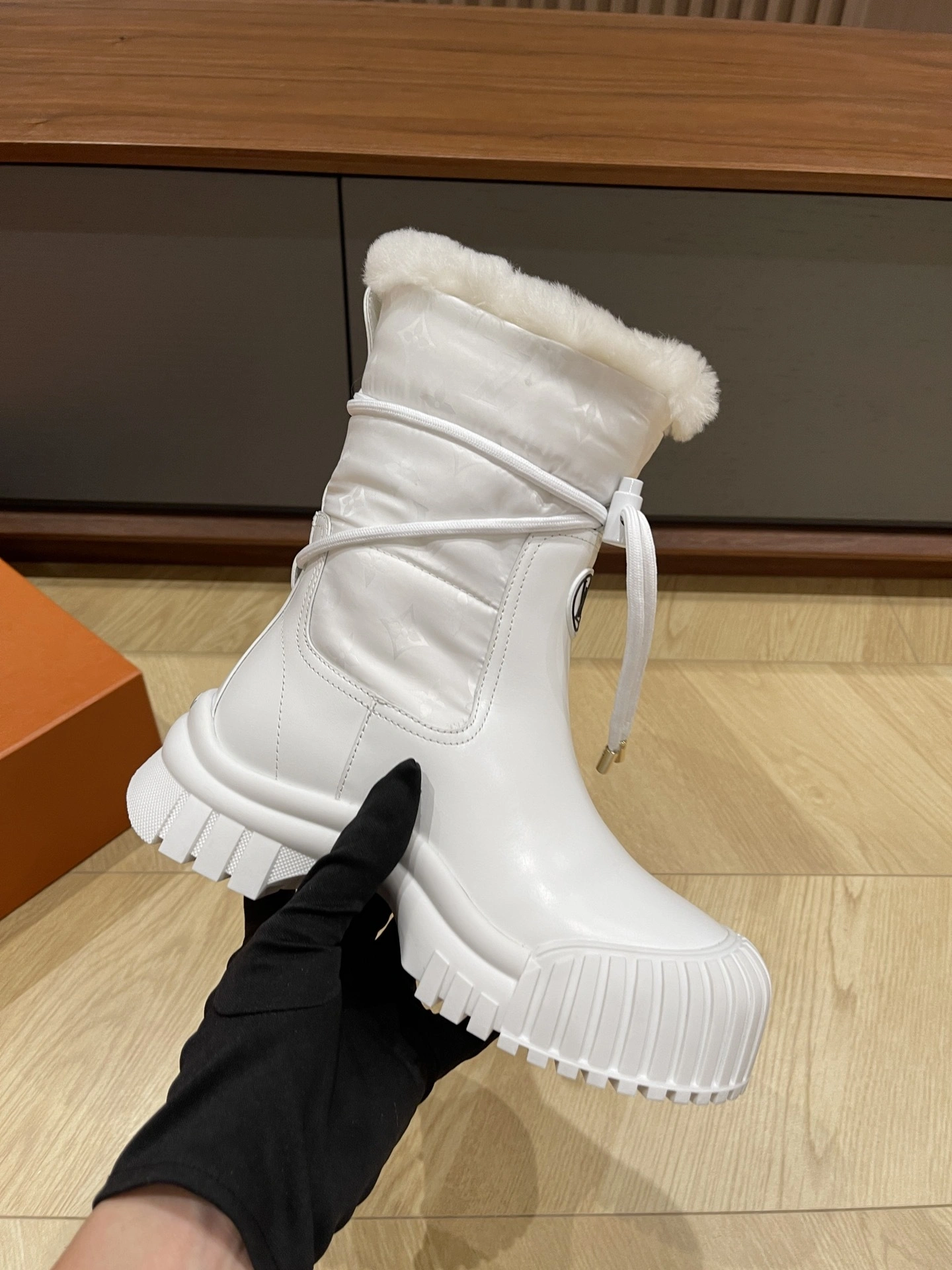 COCO-- 8V 1ADCBD cowhide wool item:E-X003L1223B