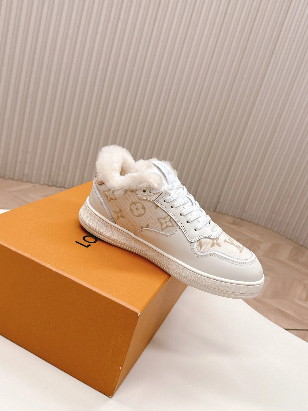 COCO-- 8V 1ADCR6 cowhide item:E-X362K2814