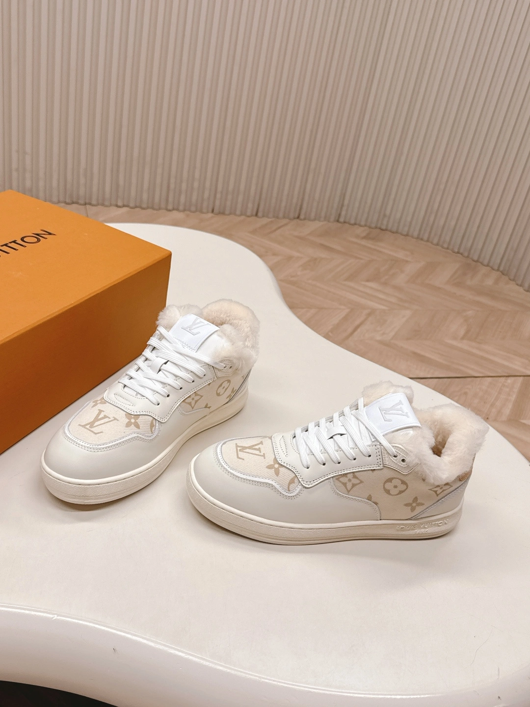 COCO-- 8V 1ADCR6 cowhide item:E-X362K2814