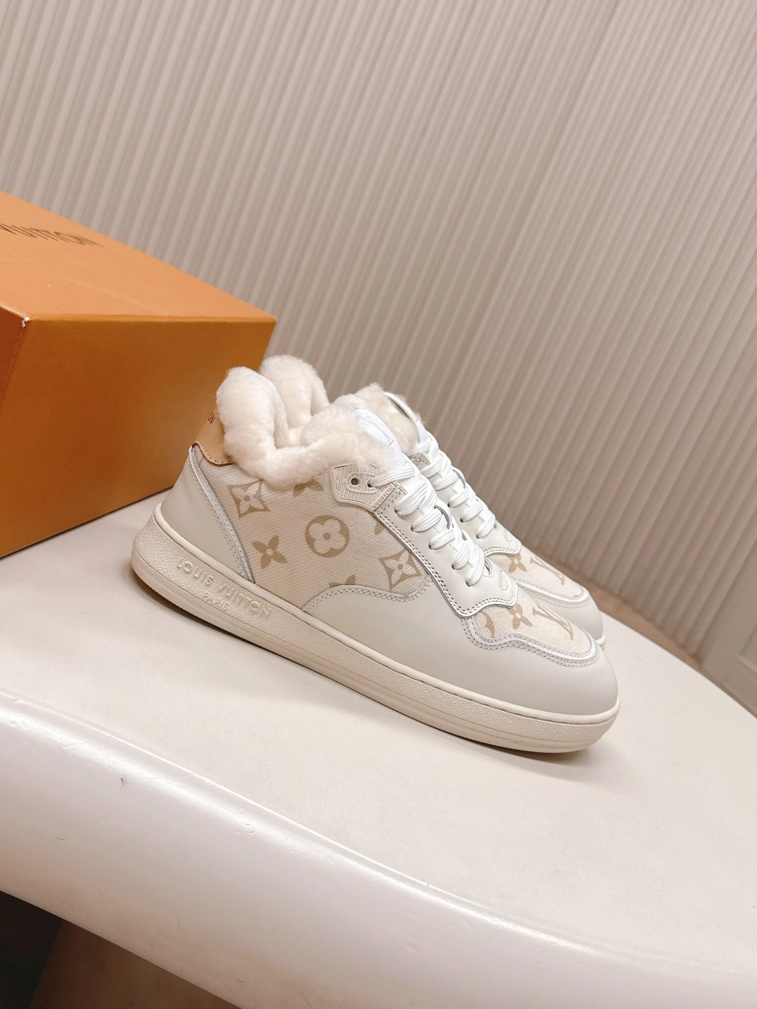COCO-- 8V 1ADCR6 cowhide item:E-X362K2814