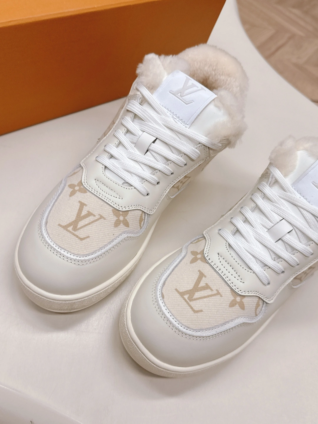 COCO-- 8V 1ADCR6 cowhide item:E-X362K2814