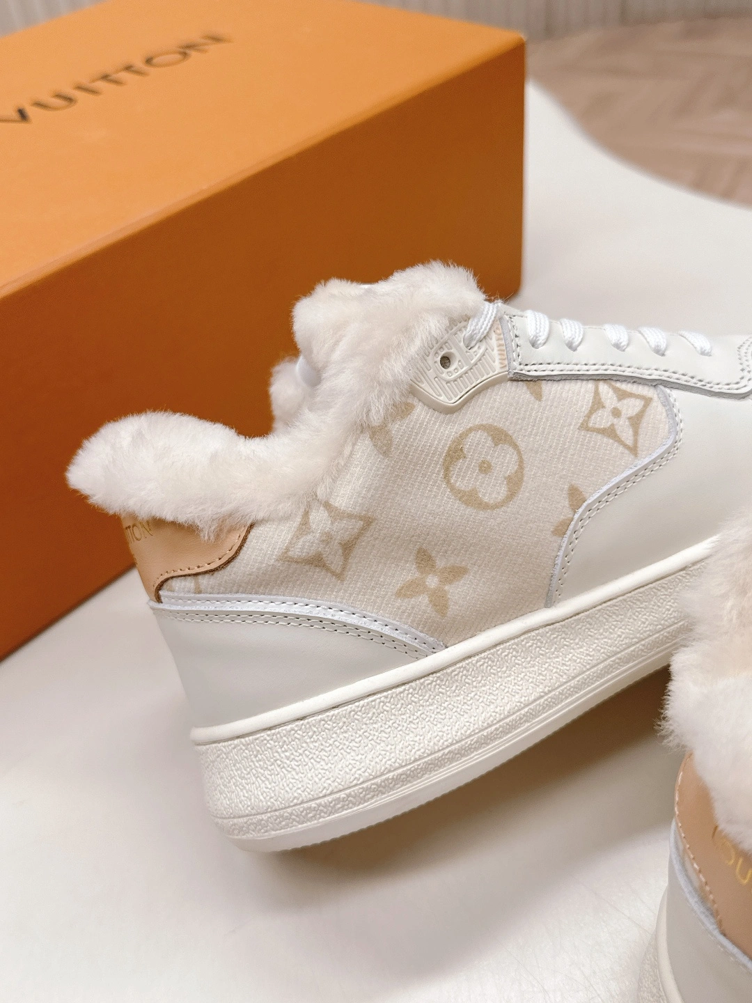 COCO-- 8V 1ADCR6 cowhide item:E-X362K2814