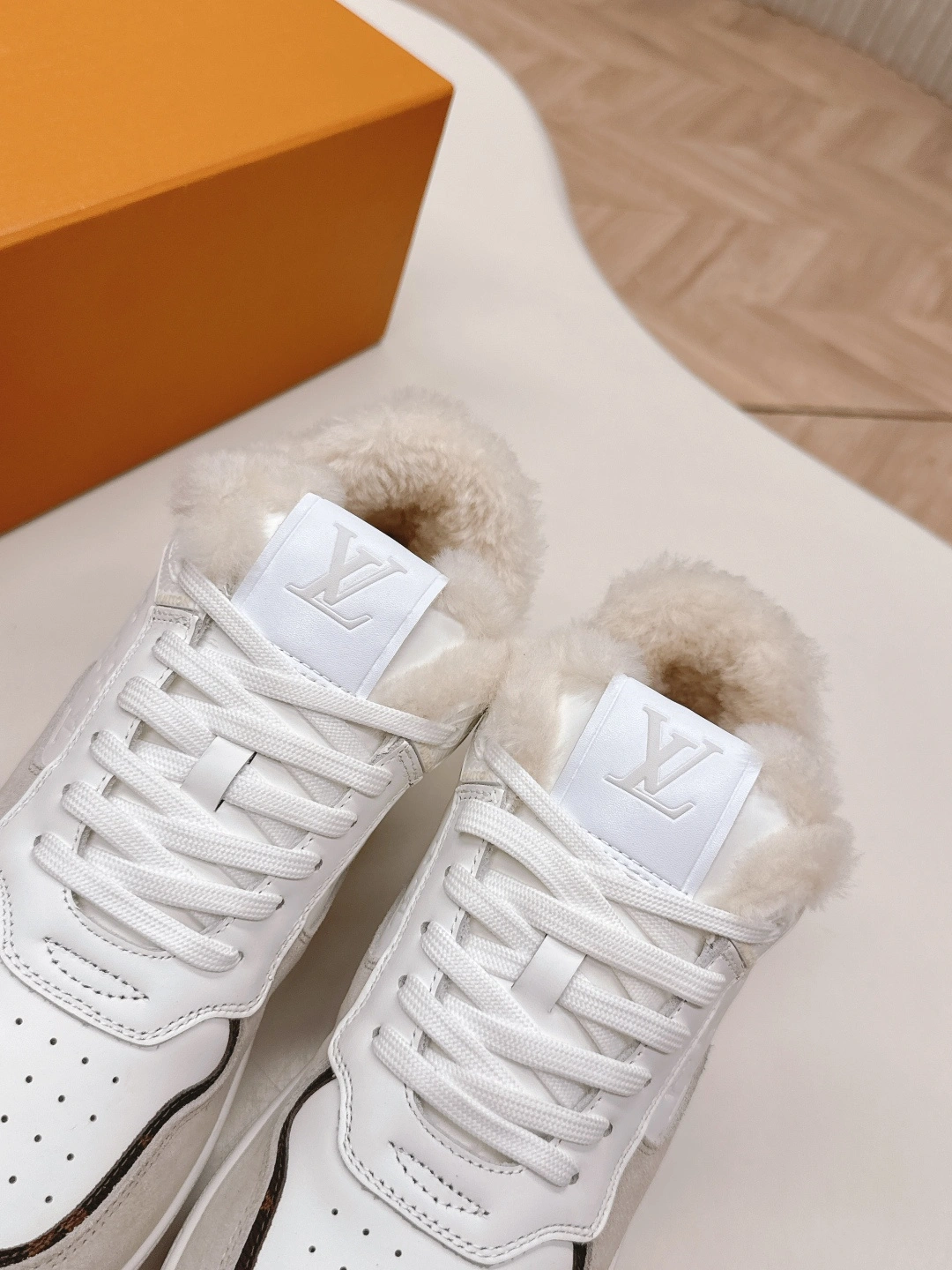 COCO-- 8V 1ADCR6 cowhide item:E-X362K2814