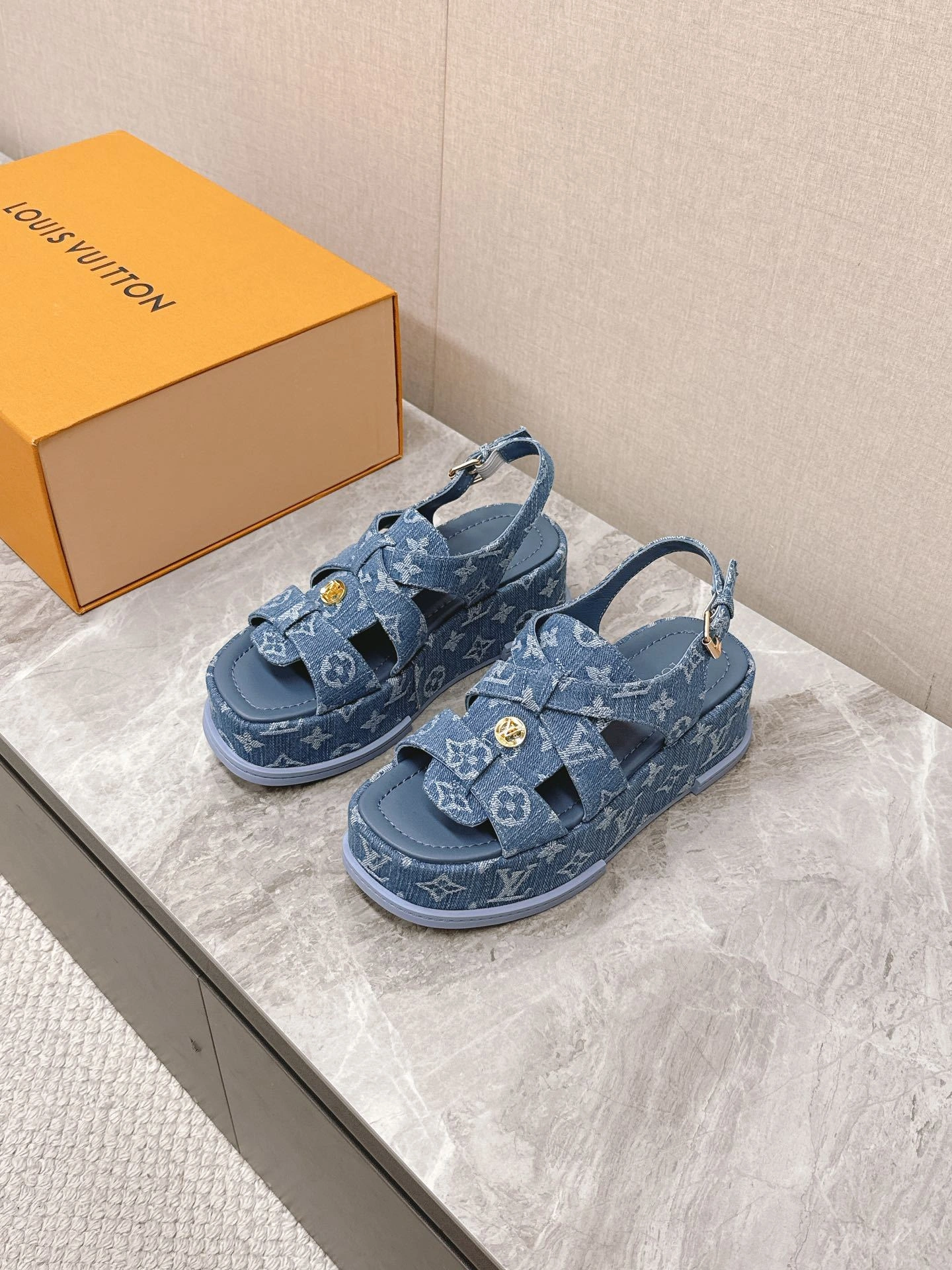 COCO-- 8V 1AGMJP MAYA FLATFORM cowhide item:E-X062H0675