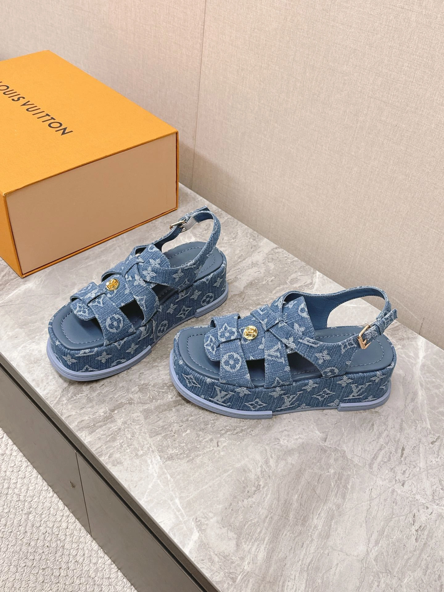 COCO-- 8V 1AGMJP MAYA FLATFORM cowhide item:E-X062H0675